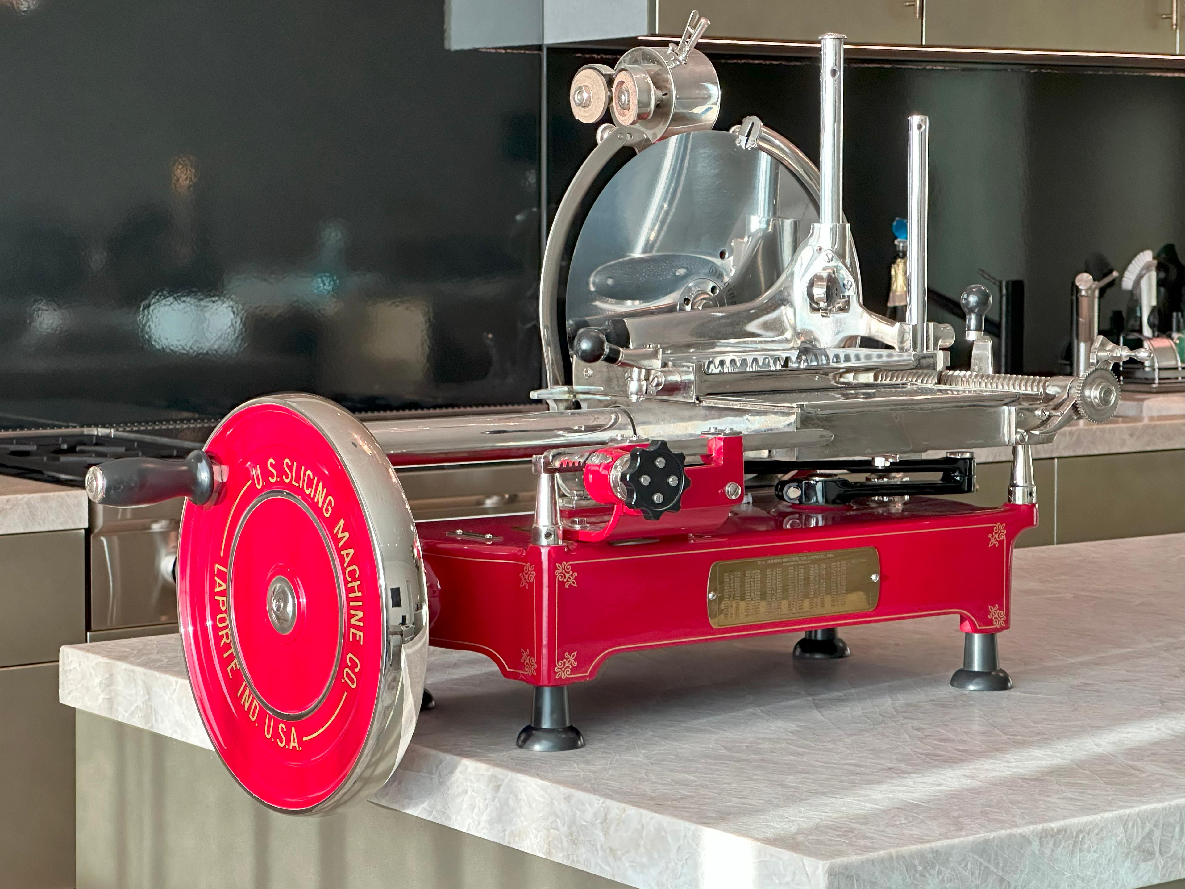 Cortafiambres Berkel Cromado Esmaltado Rojo de los años 30, Modelo 11 Volante Totalmente Restaurado en Bueno estado para la venta en Glasgow, GB