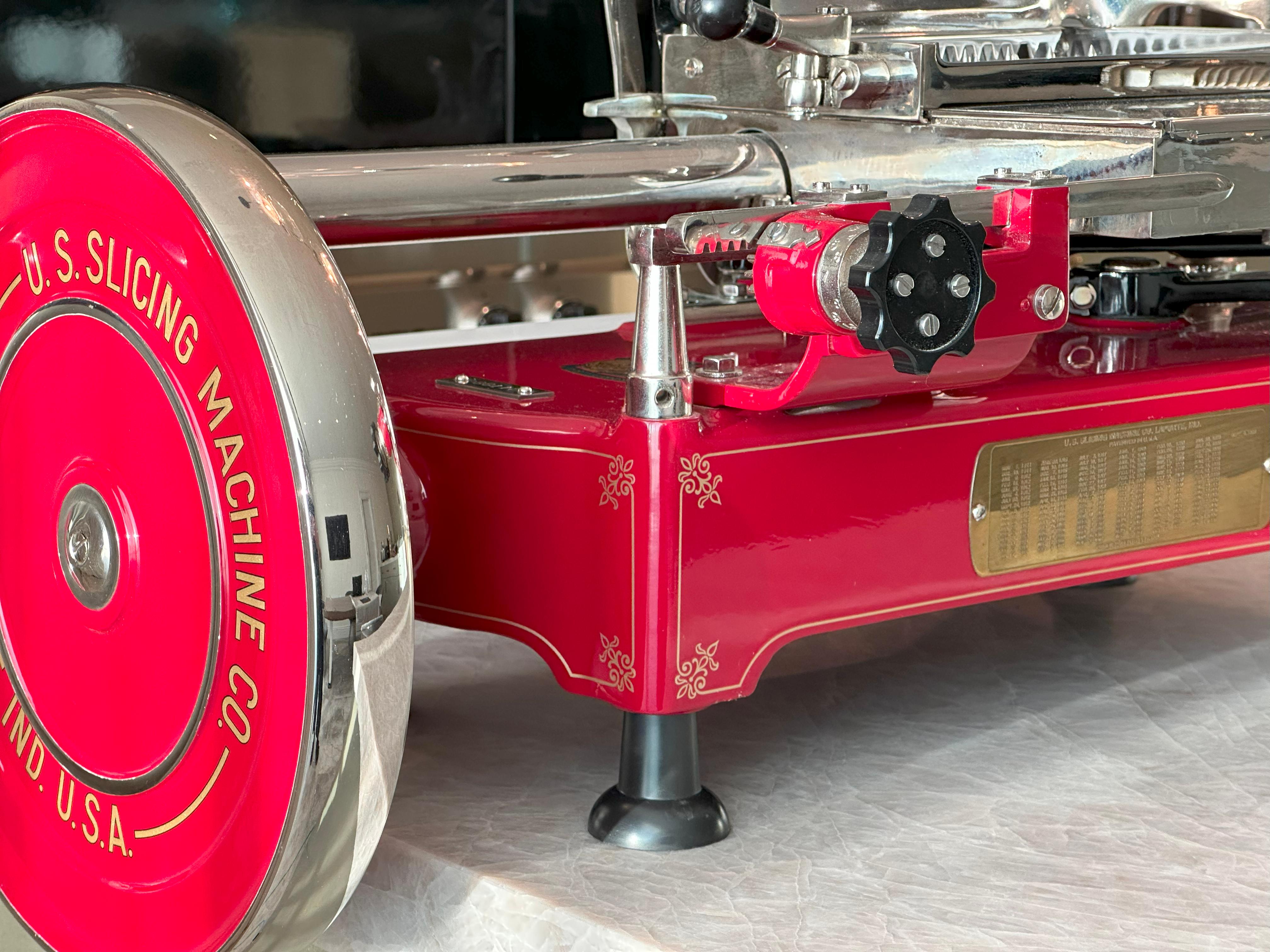 Cortafiambres Berkel Cromado Esmaltado Rojo de los años 30, Modelo 11 Volante Totalmente Restaurado Aluminio en venta