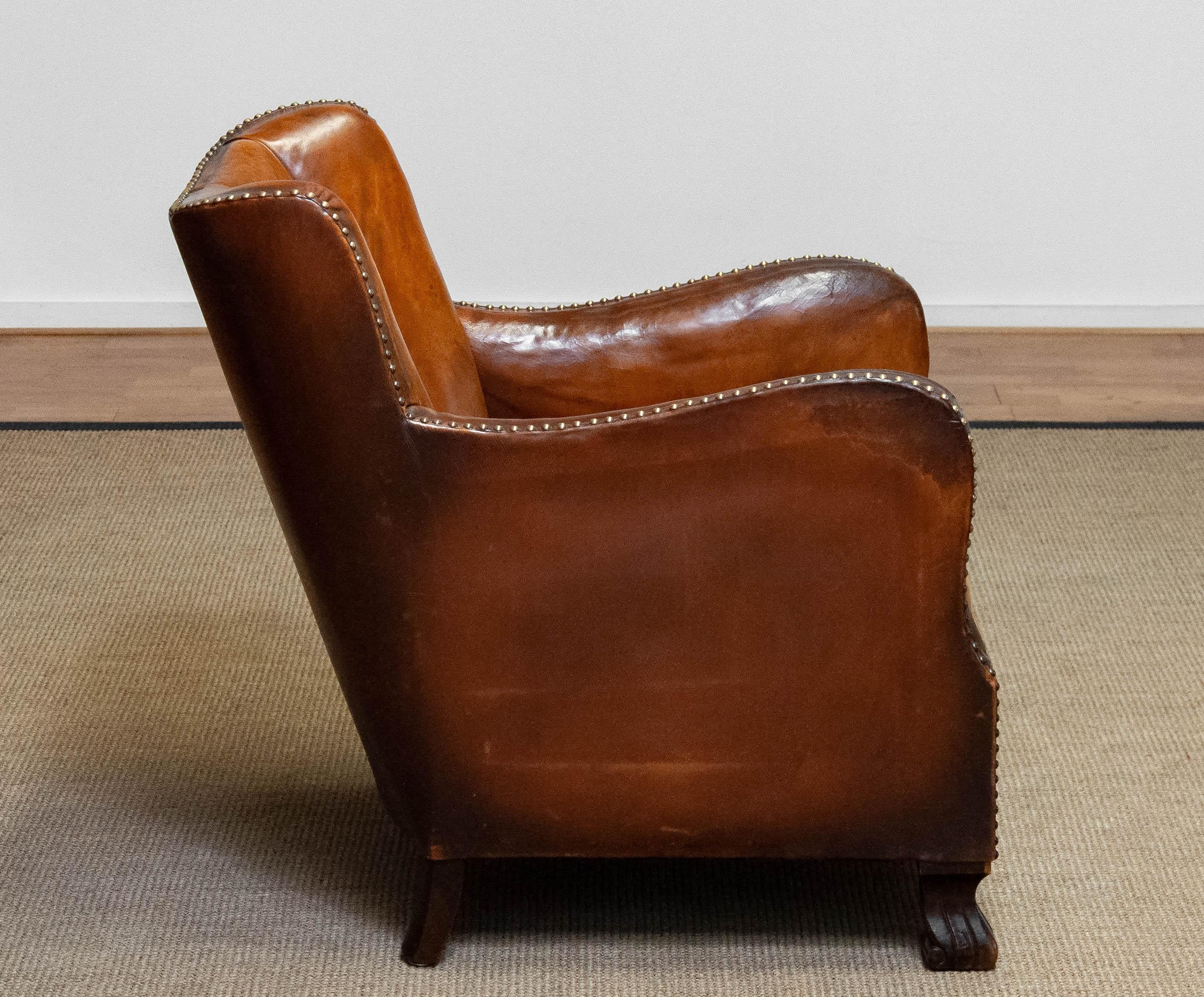 The 1930s Club Chair in Tan Brown Patinated Leather in the Style of Fritz Hansen (Dänisch) im Angebot