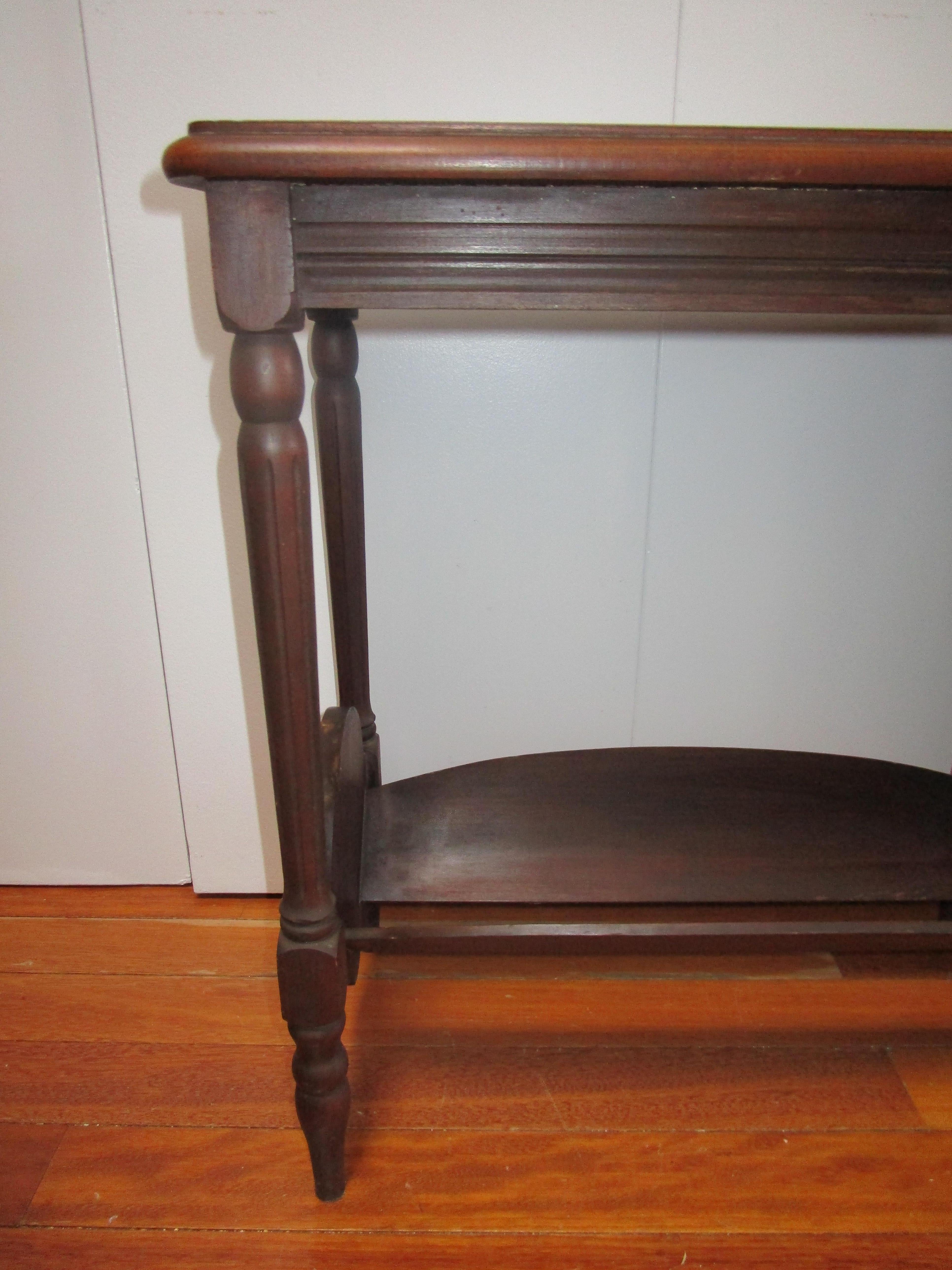 1930s Colonial Revival Style Turned  and Veneered Occasional Bookshelf Table For Sale 3