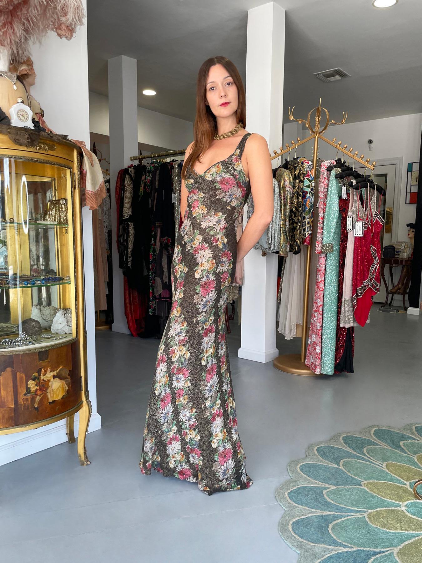 1930's Colorful Metallic Floral Motif Lamé Cut Out Back Hourglass Bias-Cut Gown In Good Condition In Beverly Hills, CA