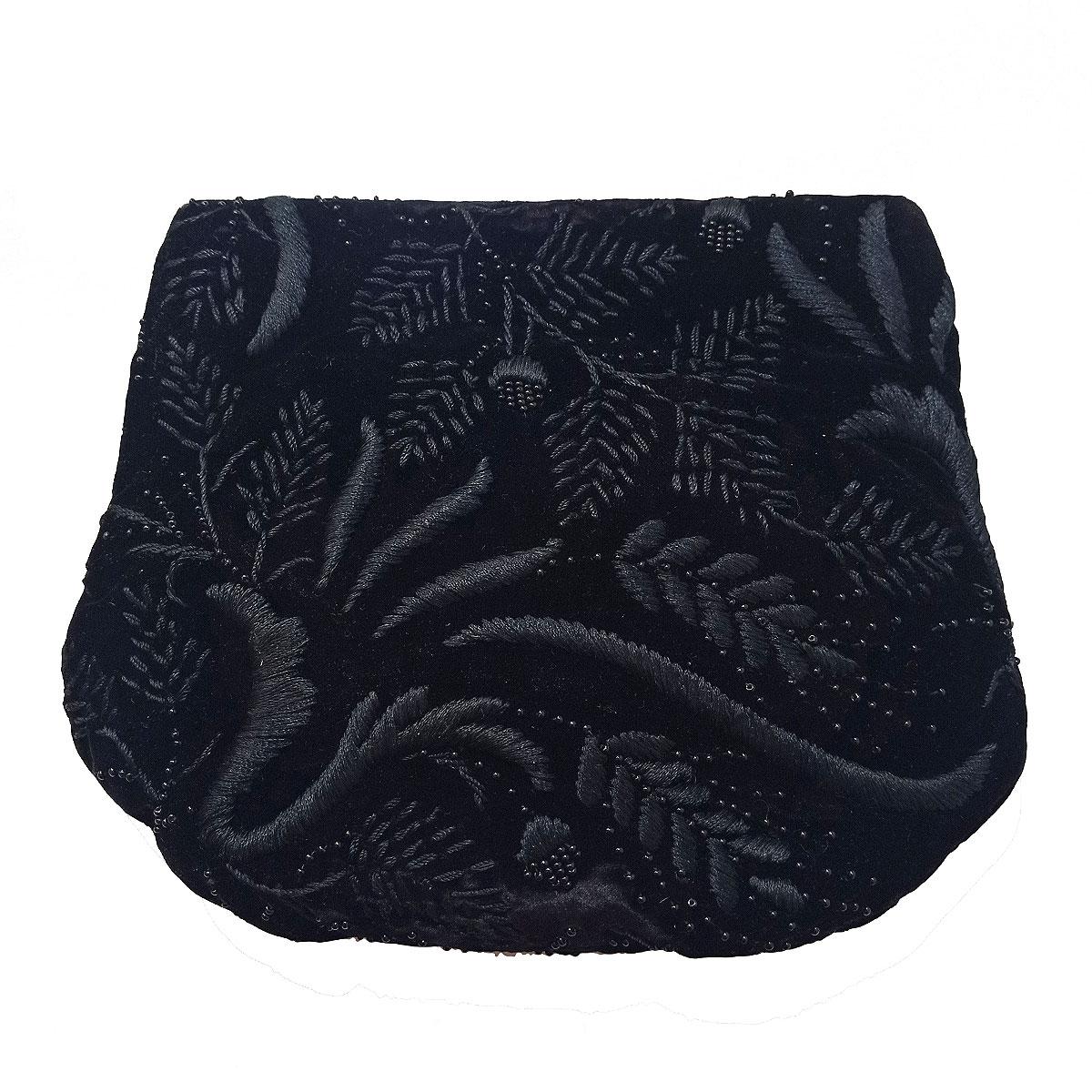 Rare and super chic Comolli Italy pochette
1930s Pochette
Vintage
1930s period
Velvet
Black color
Floral embroideries
Silk internal
Small internal pocket
Cm 20 x 15 (7,87 x 5,9 inches)
Worldwide express shipping included in the price !