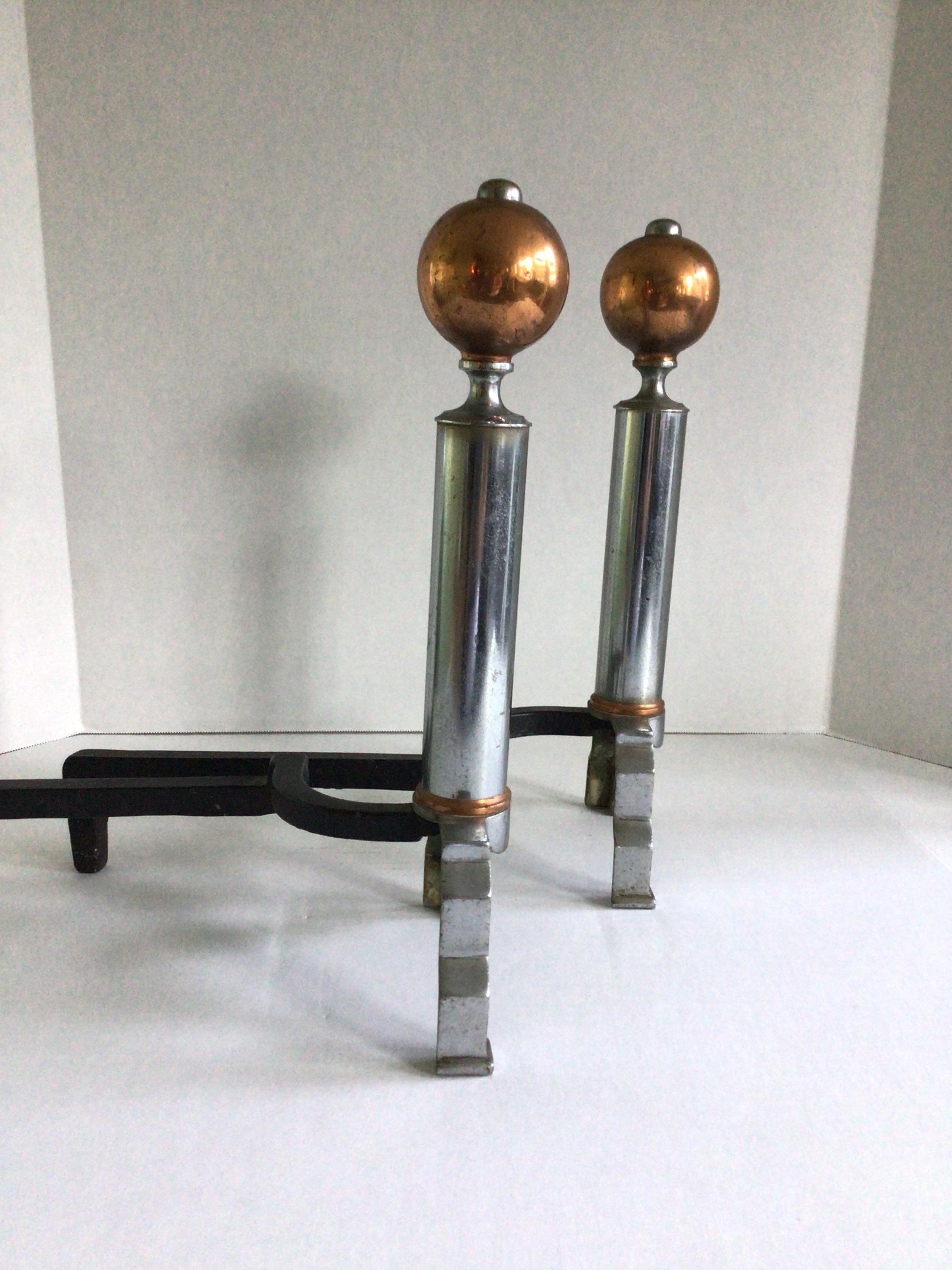 Moulage Andirons Art Déco en cuivre et chrome des années 1930
