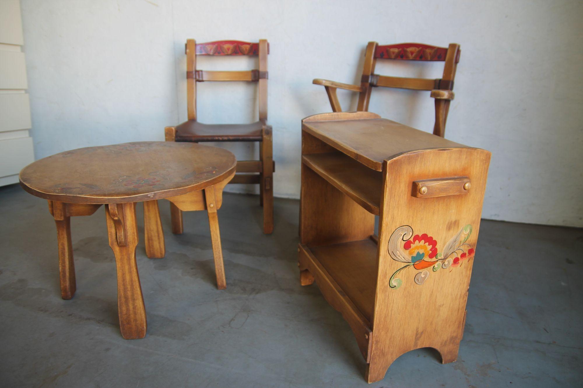 Offered is this rare set of 1930's western style furniture. This set was made by the Angelus Furniture Company based in CA. This great sets is made up of:
Arm Chair-24 x 16 x 33
Armless Chair- 15 x 16 x33
Bookcase-23 x 12 x 24.5
Coffee table- 25.5 x