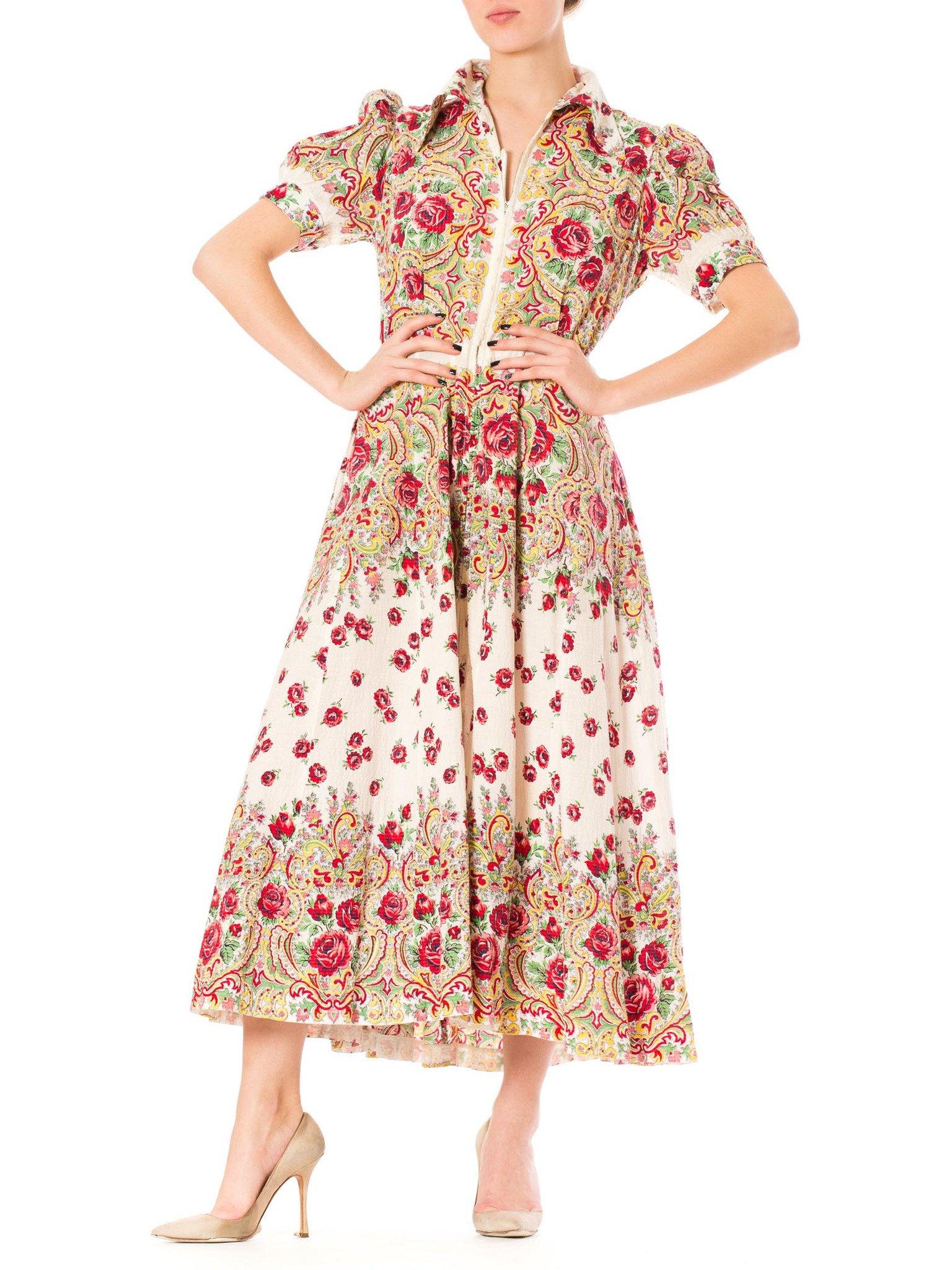 1940S Blanco y Rojo Algodón Seersucker Bohemio Estilo Ruso Estampado Floral Rosa Sh Beige en venta