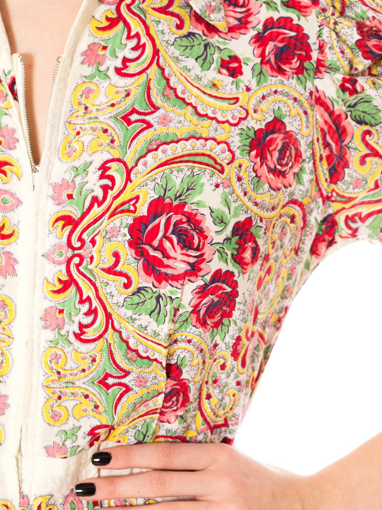 1940S White & Red Cotton Seersucker Bohemian Russian Style Floral Rose Print Sh For Sale 3