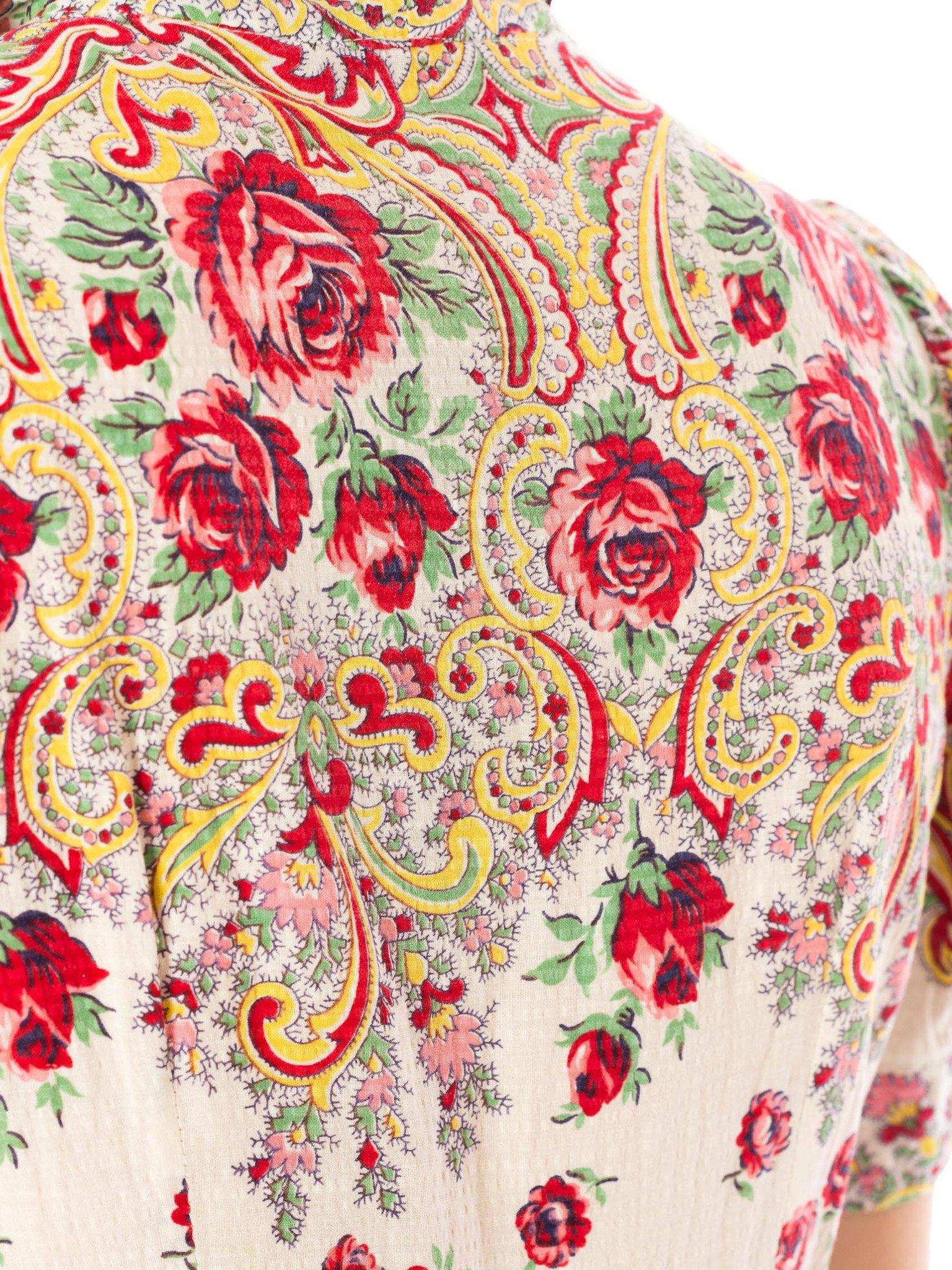 1940S White & Red Cotton Seersucker Bohemian Russian Style Floral Rose Print Sh For Sale 4