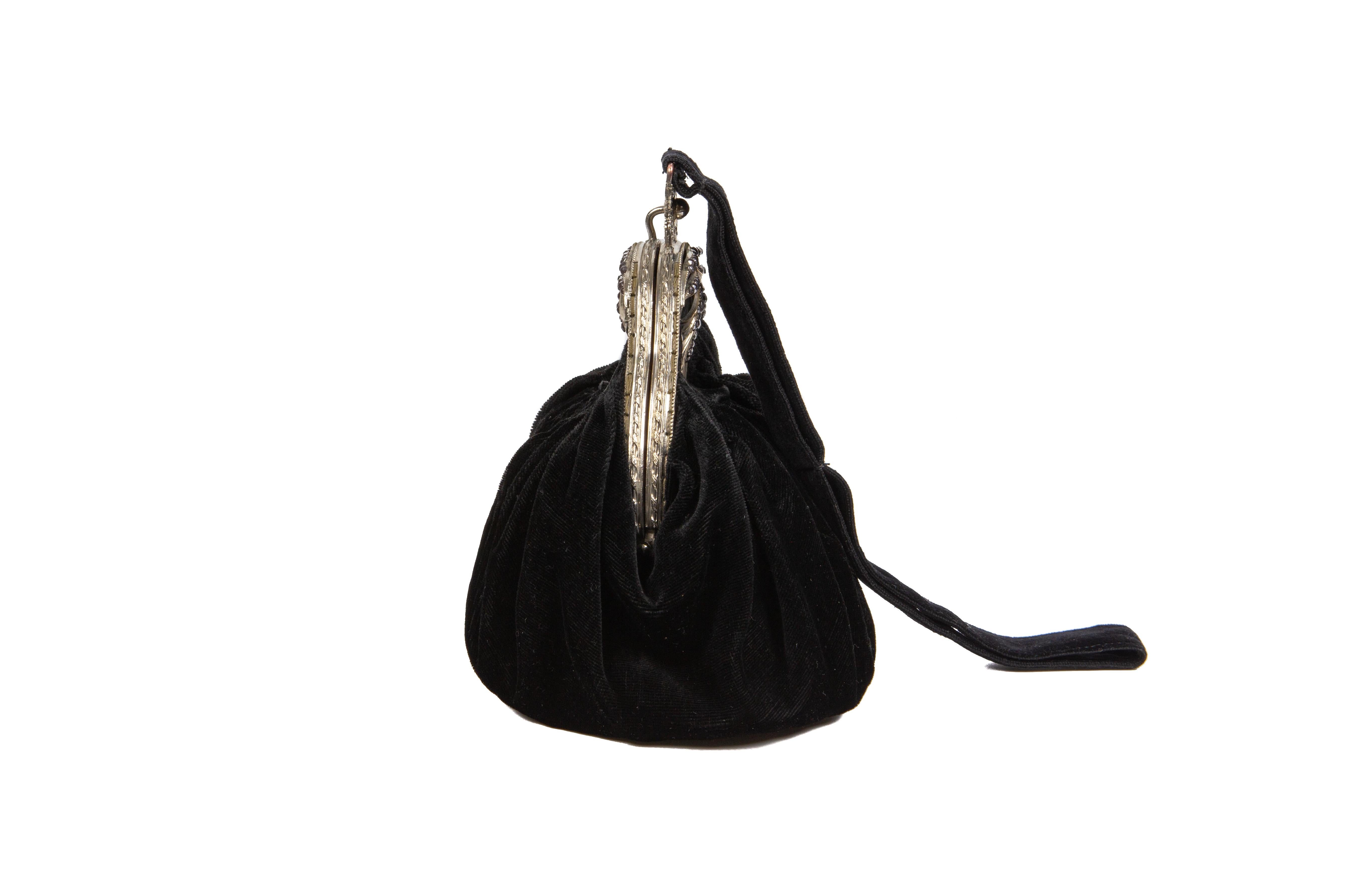 Noir Sac à main en velours noir Couture des années 1930 en vente