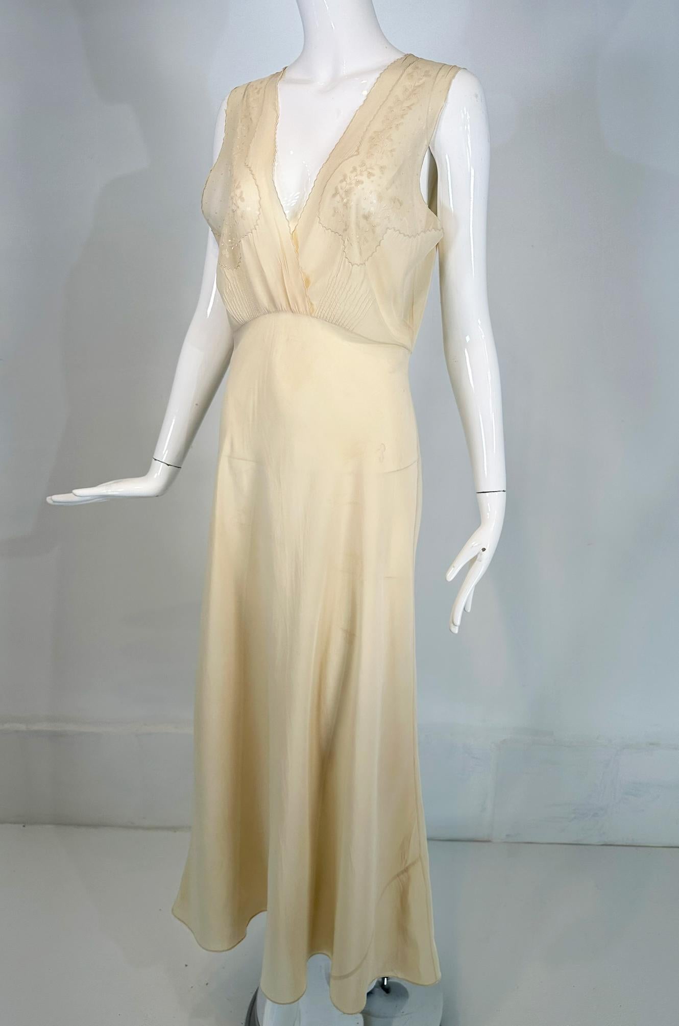 1930s Cream Bias Cut Sheer Silk Hand Embroidered & Appliqued Slip Dress Gown For Sale 10