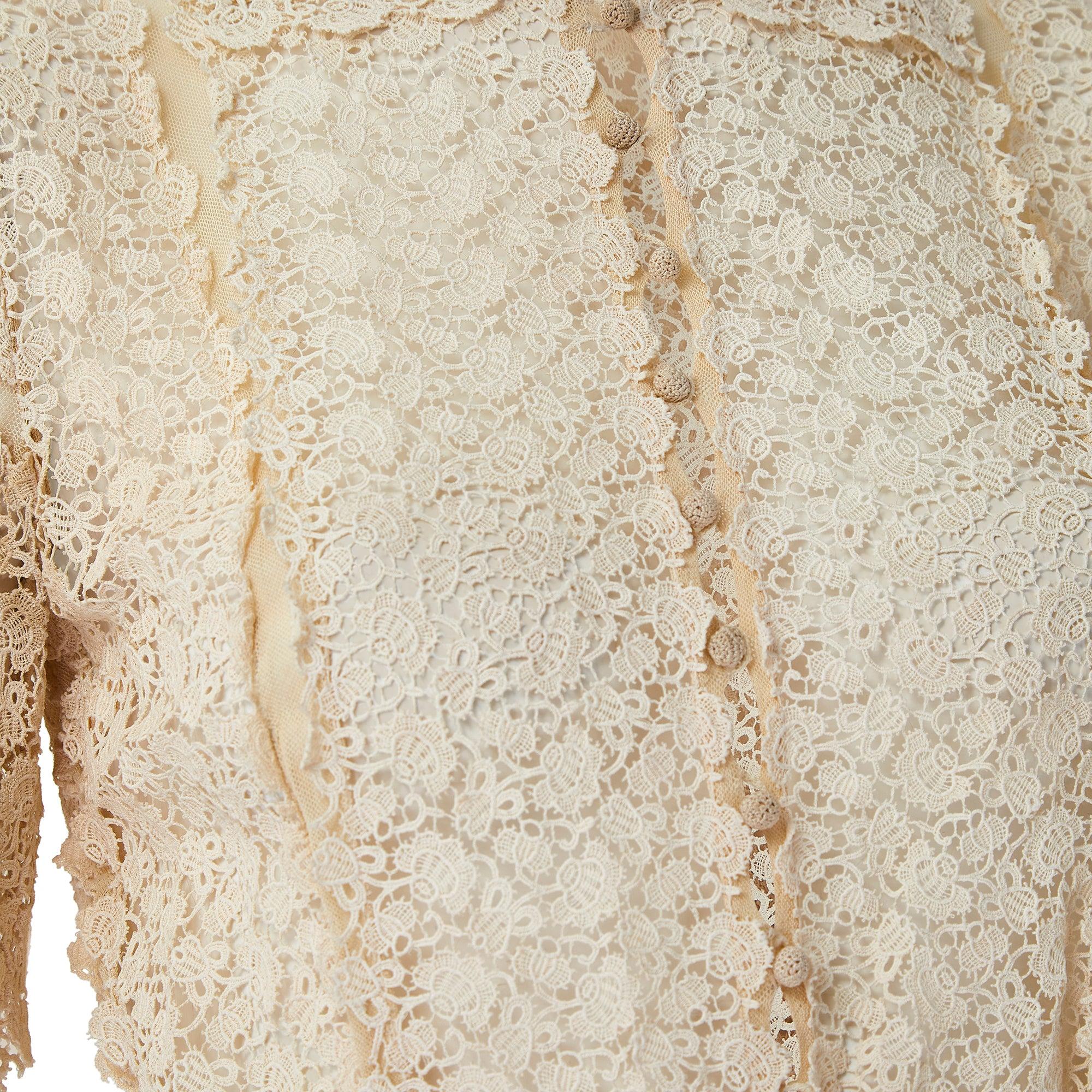 1930s Cream Lace and Tulle Blouse with Crochet Buttons In Excellent Condition For Sale In London, GB