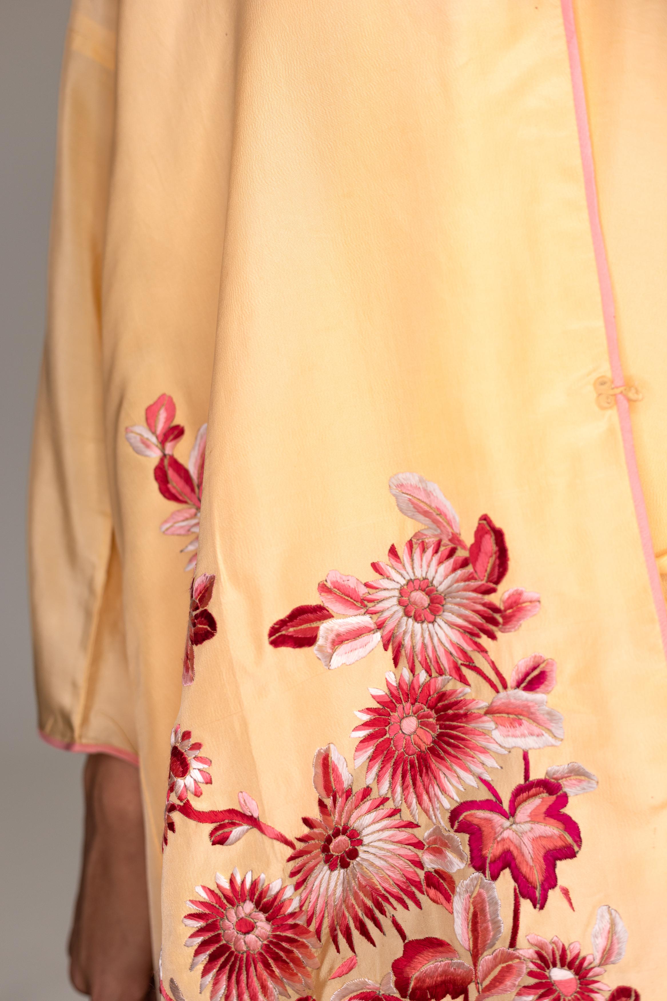 1930S Cream & Pink Silk Hand Embroidered Lounge Pajamas Set Of Kimono, Top, Pan For Sale 2