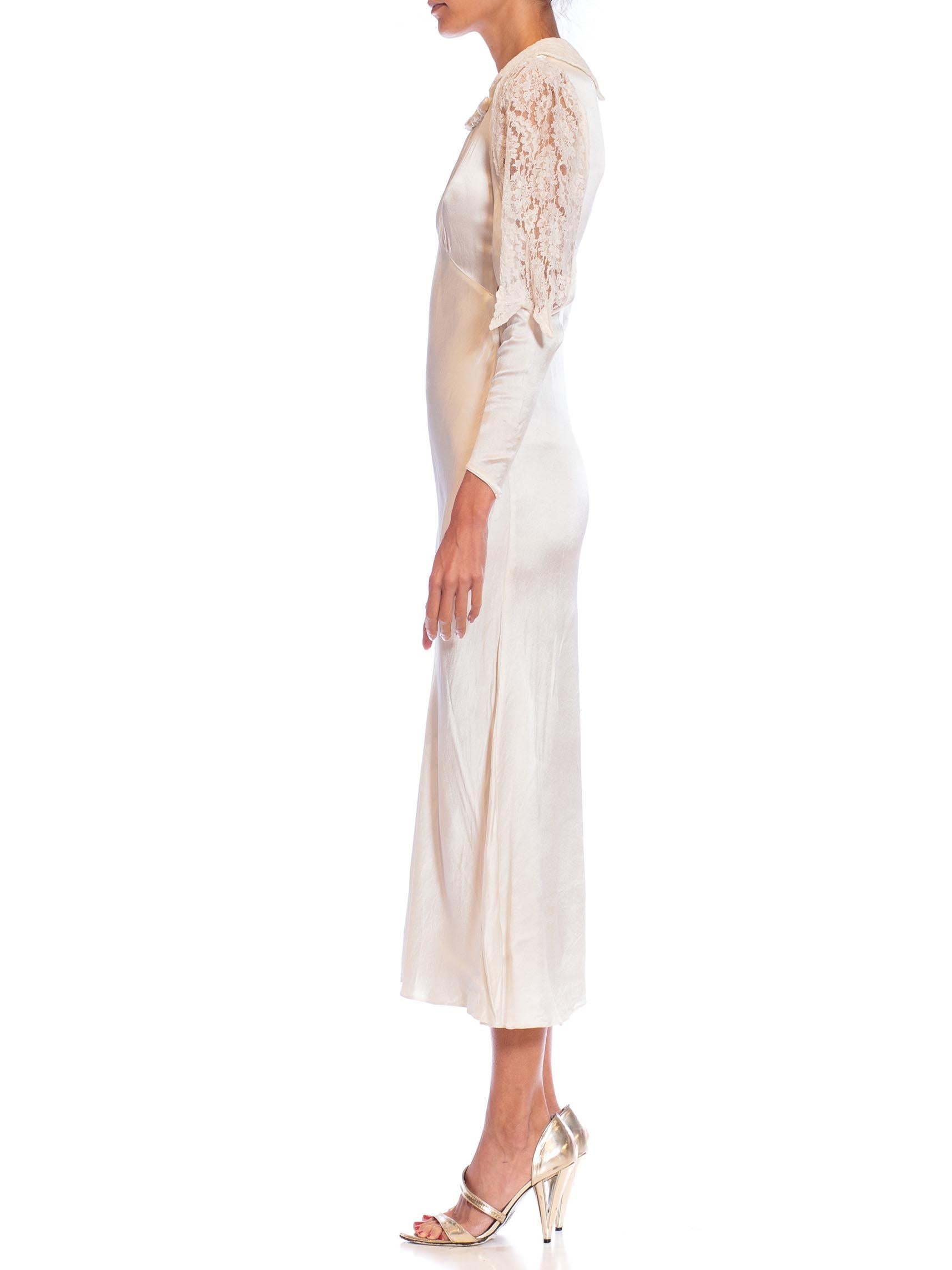 1930S Creme Rayon Satin & Chantilly Spitze Einzigartige Ärmel Kleid (Beige) im Angebot