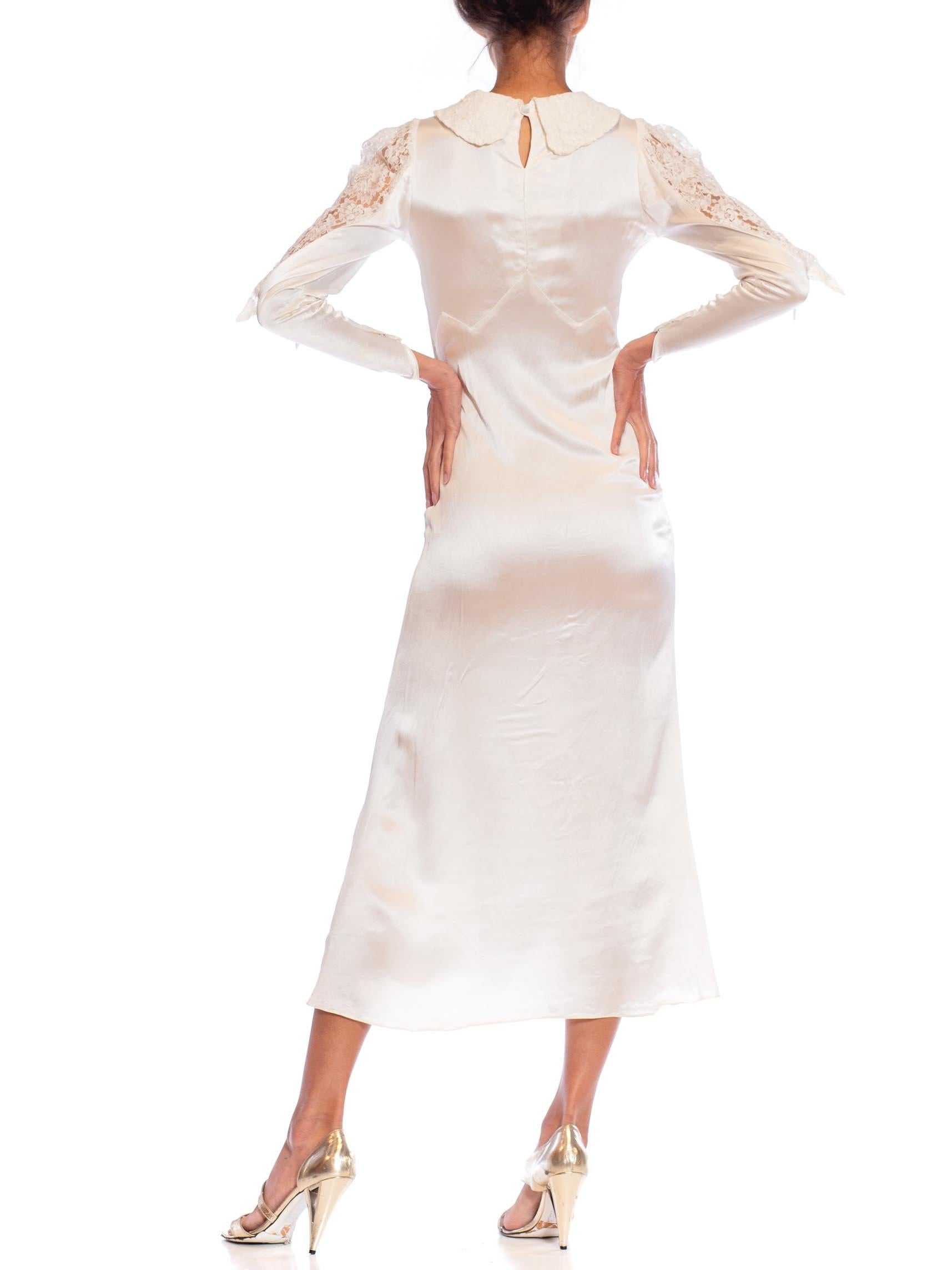 1930S Creme Rayon Satin & Chantilly Spitze Einzigartige Ärmel Kleid im Angebot 2