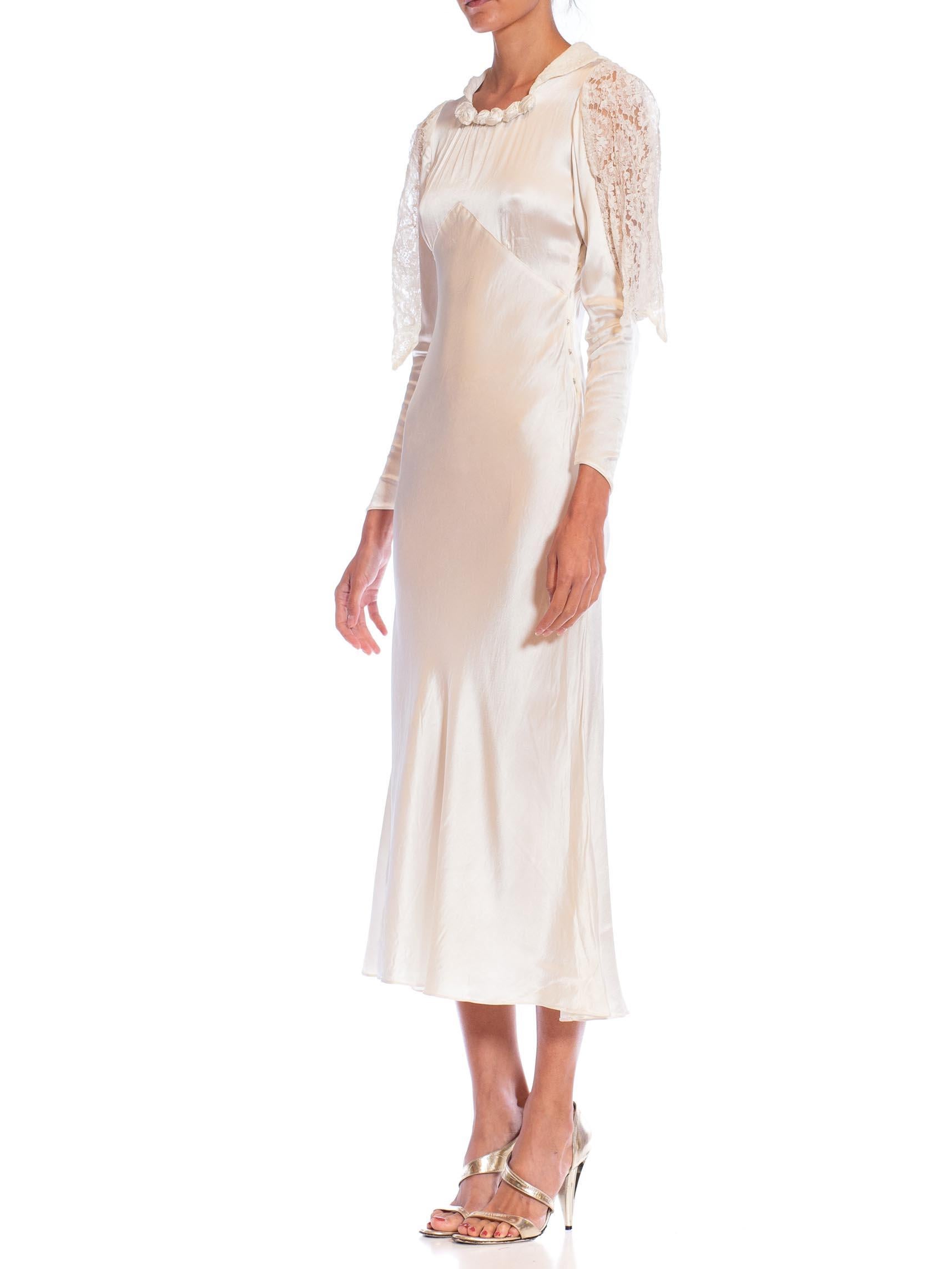 1930S Creme Rayon Satin & Chantilly Spitze Einzigartige Ärmel Kleid im Angebot 5