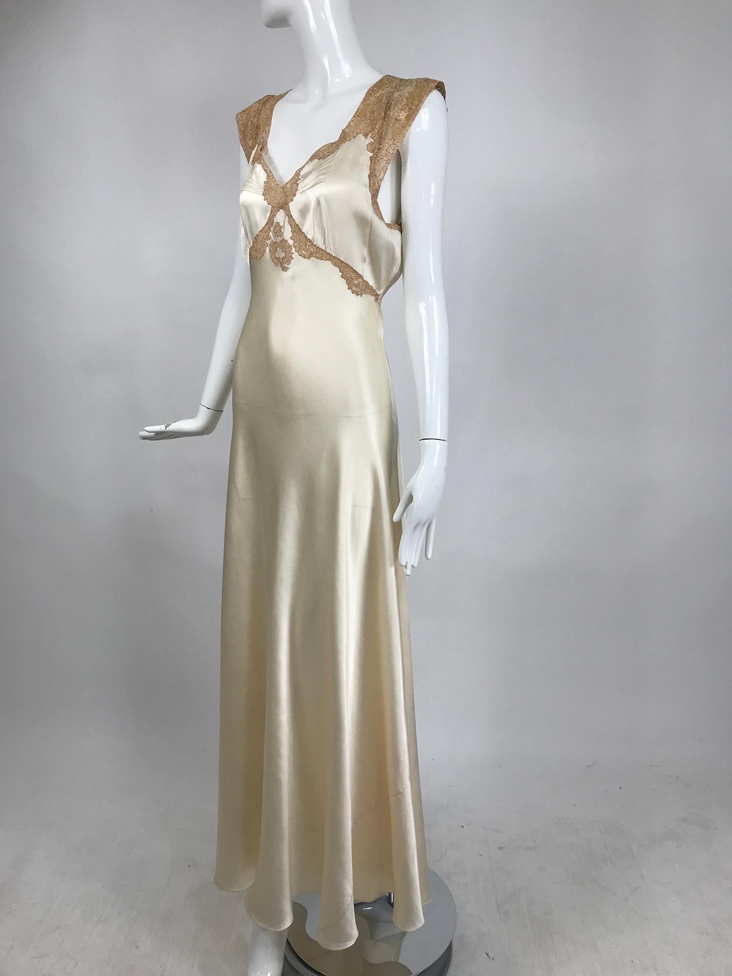 1930s Cream Silk Charmeuse Bias Cut Couture Gown With Ecru Lace Trim 4