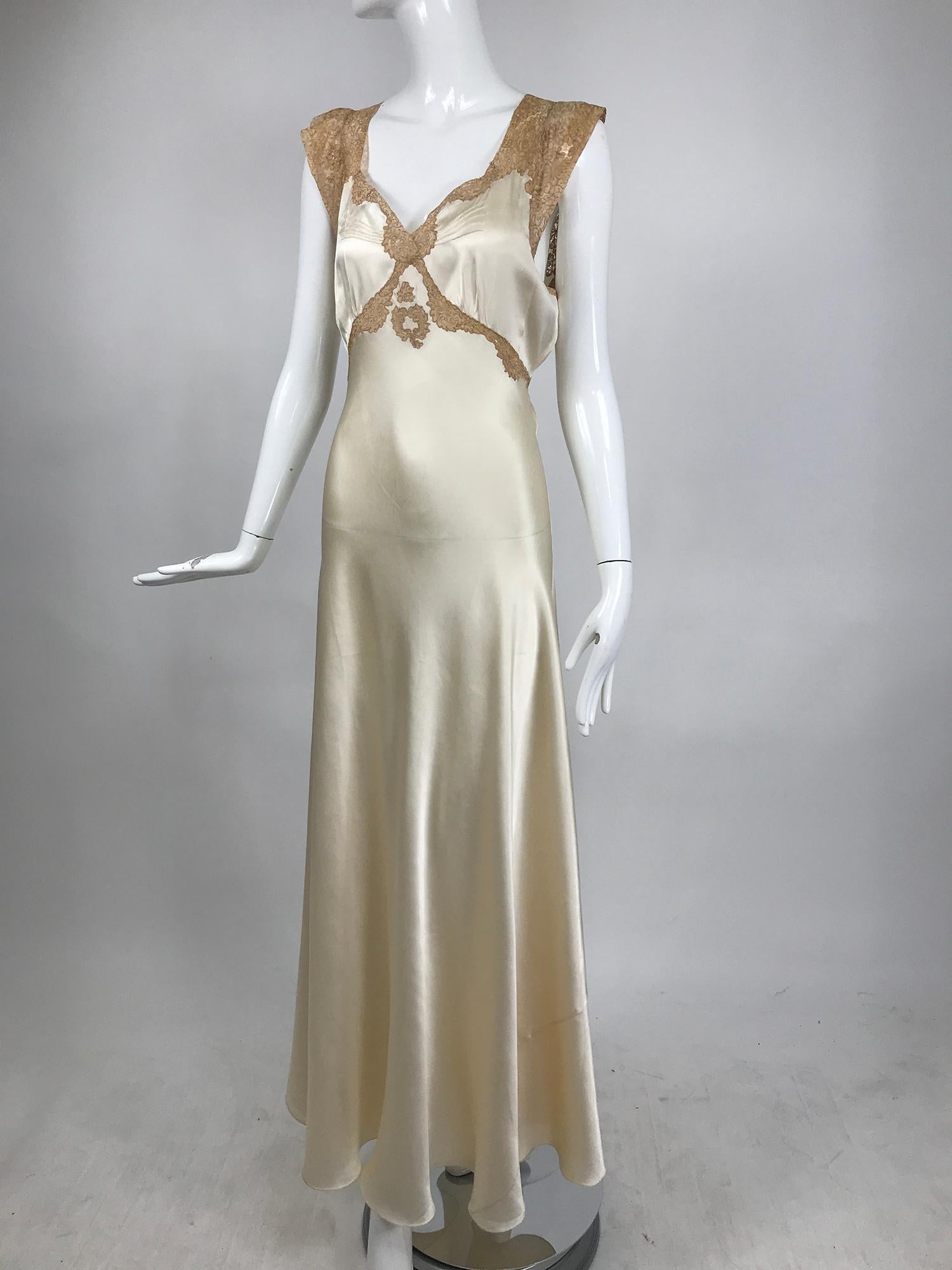 1930s Cream Silk Charmeuse Bias Cut Couture Gown With Ecru Lace Trim 5