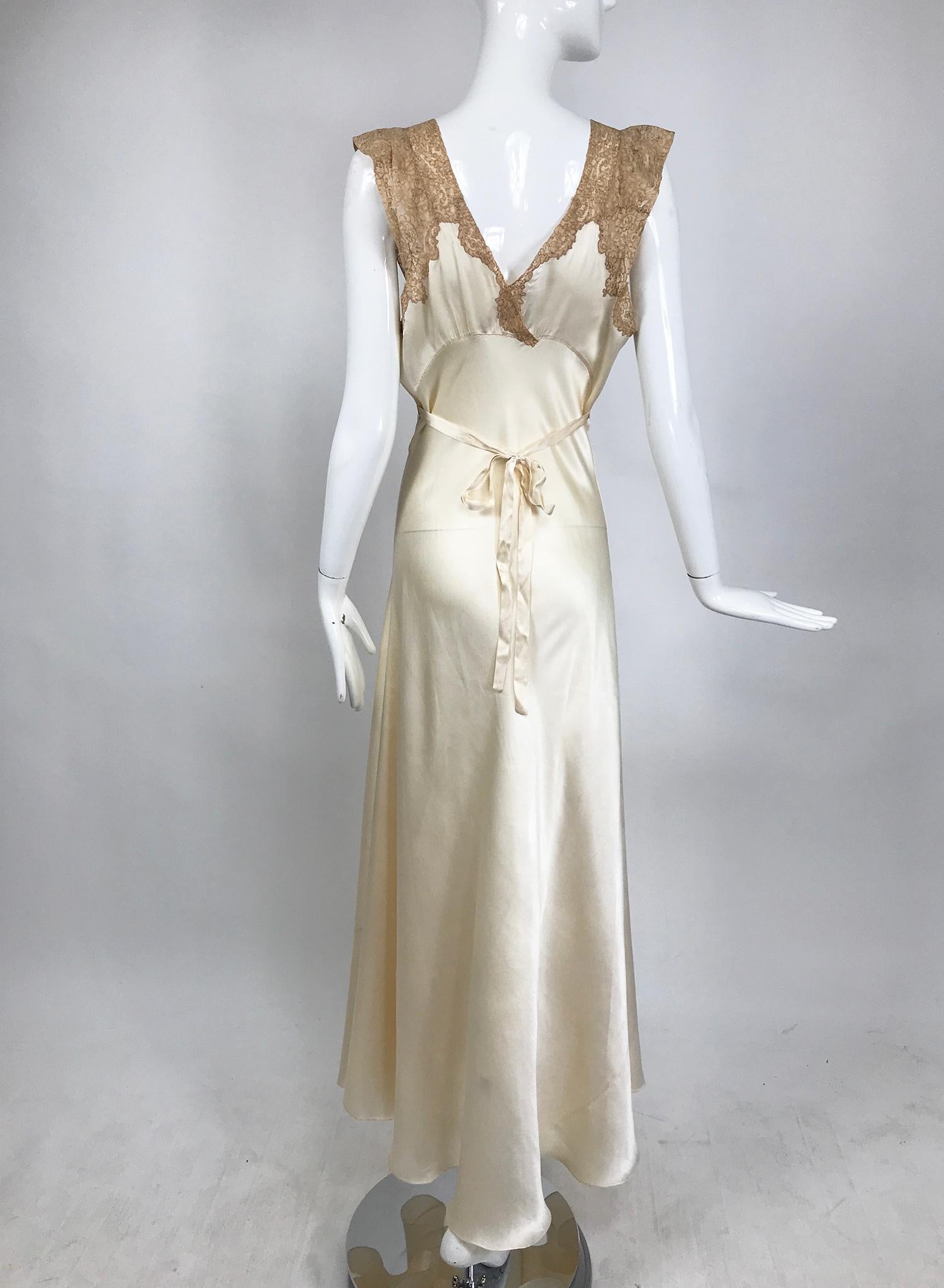 1930s Cream Silk Charmeuse Bias Cut Couture Gown With Ecru Lace Trim In Excellent Condition In West Palm Beach, FL