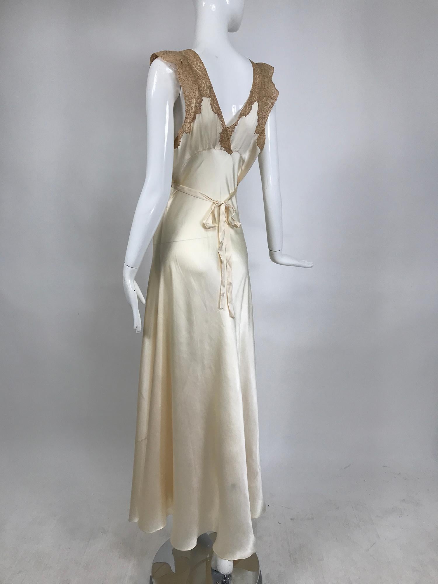 Women's 1930s Cream Silk Charmeuse Bias Cut Couture Gown With Ecru Lace Trim