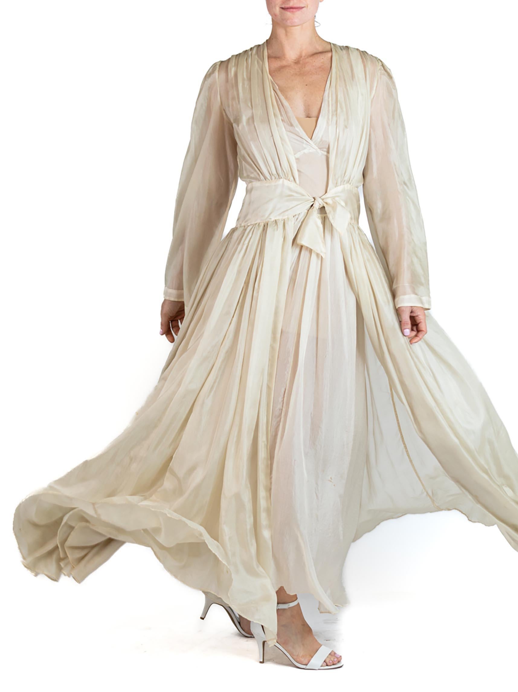 1930S Cream Silk Feather Weight Robe & Negligee Ensemble In Excellent Condition For Sale In New York, NY