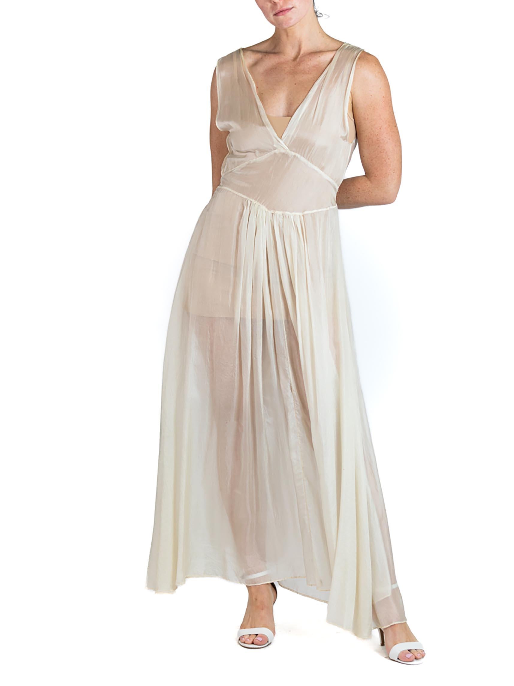 1930S Cream Silk Feather Weight Robe & Negligee Ensemble For Sale 2