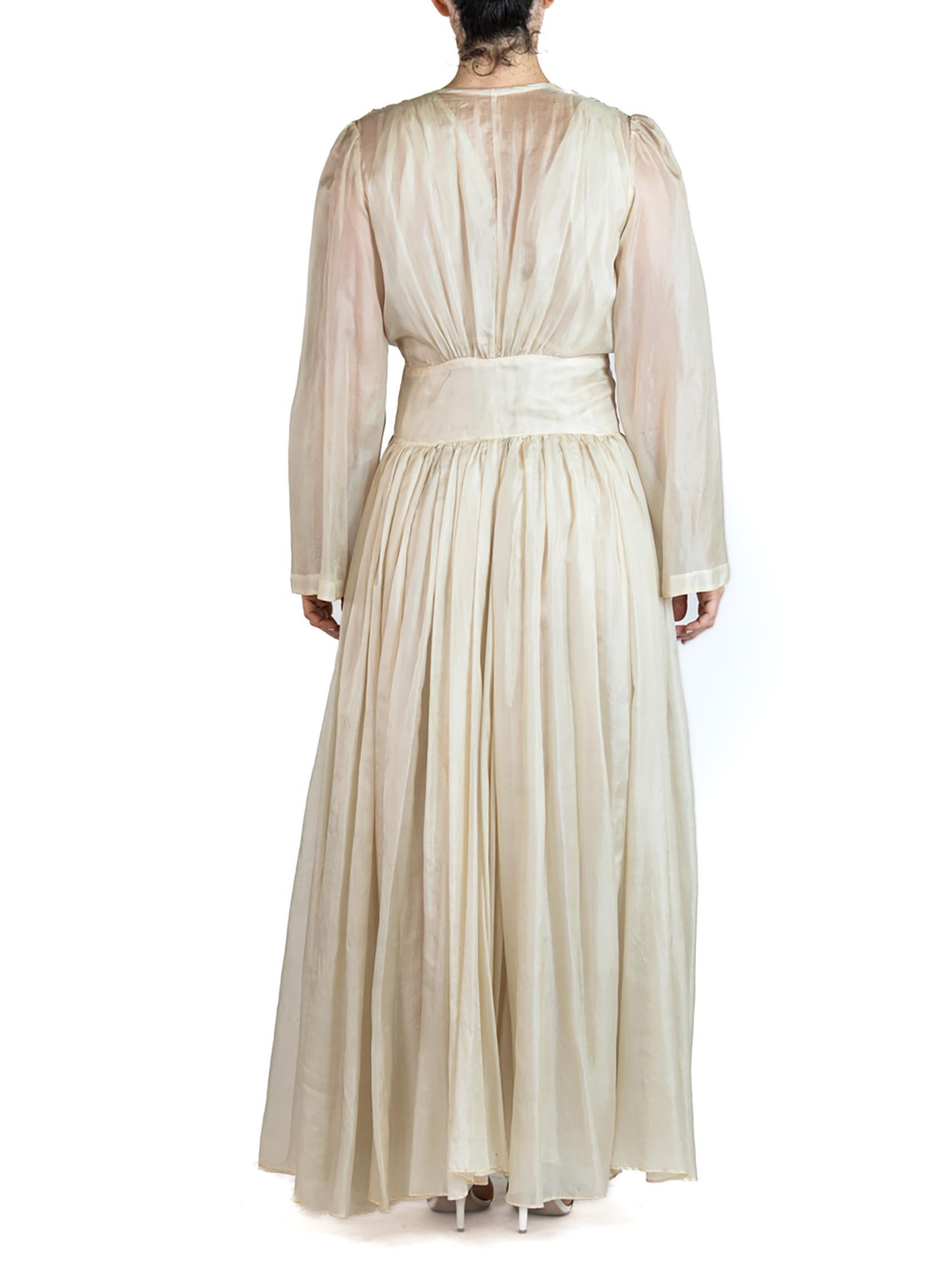 1930S Cream Silk Feather Weight Robe & Negligee Ensemble For Sale 3
