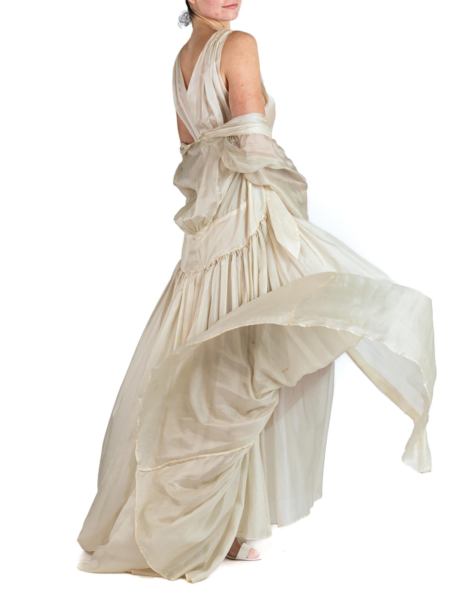 1930S Cream Silk Feather Weight Robe & Negligee Ensemble For Sale 4
