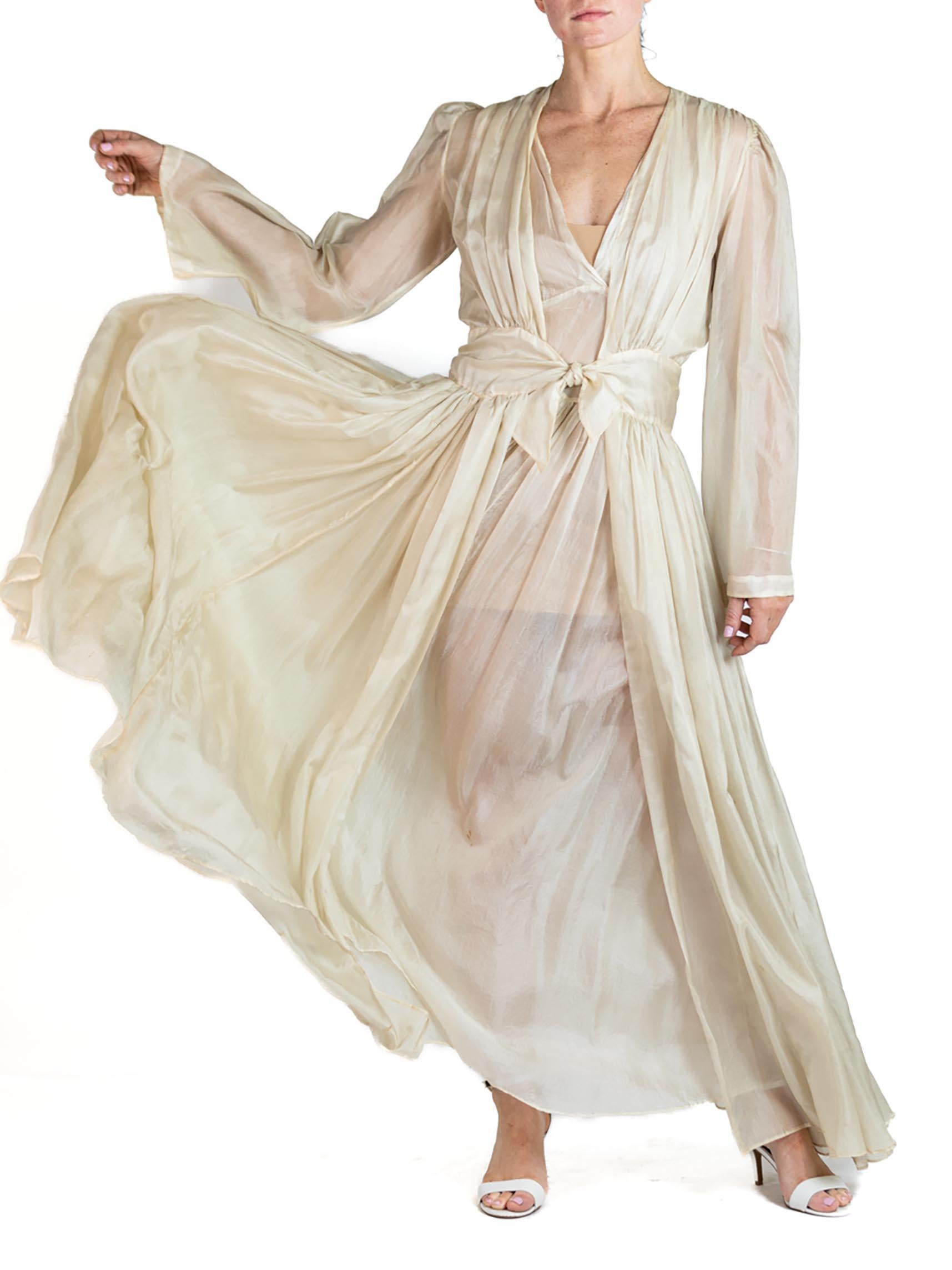 1930S Cream Silk Feather Weight Robe & Negligee Ensemble For Sale 5