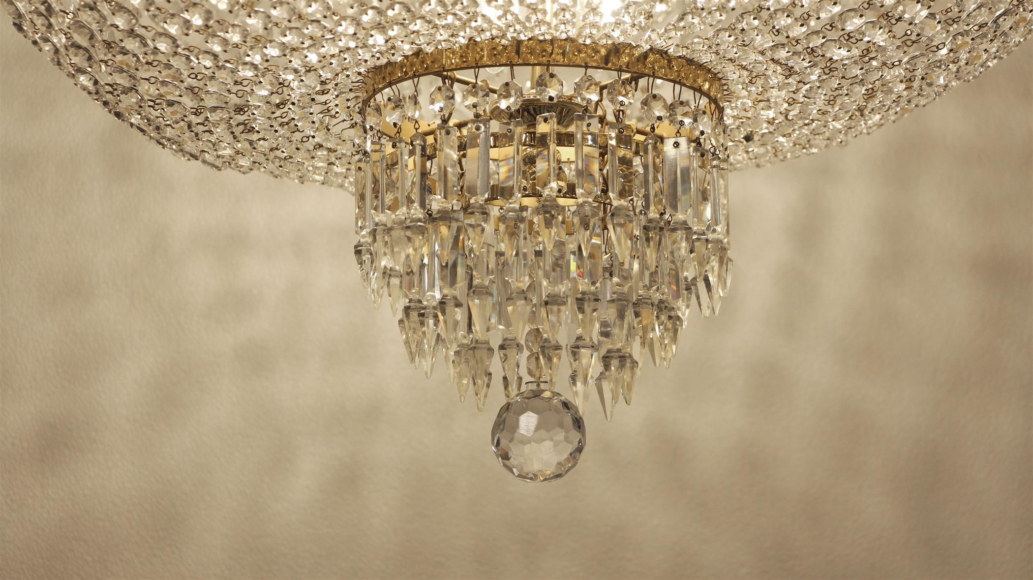 1930s Crystal 20 Light Basket Chandelier from the Palace Theater on 42nd St In Good Condition In New York, NY