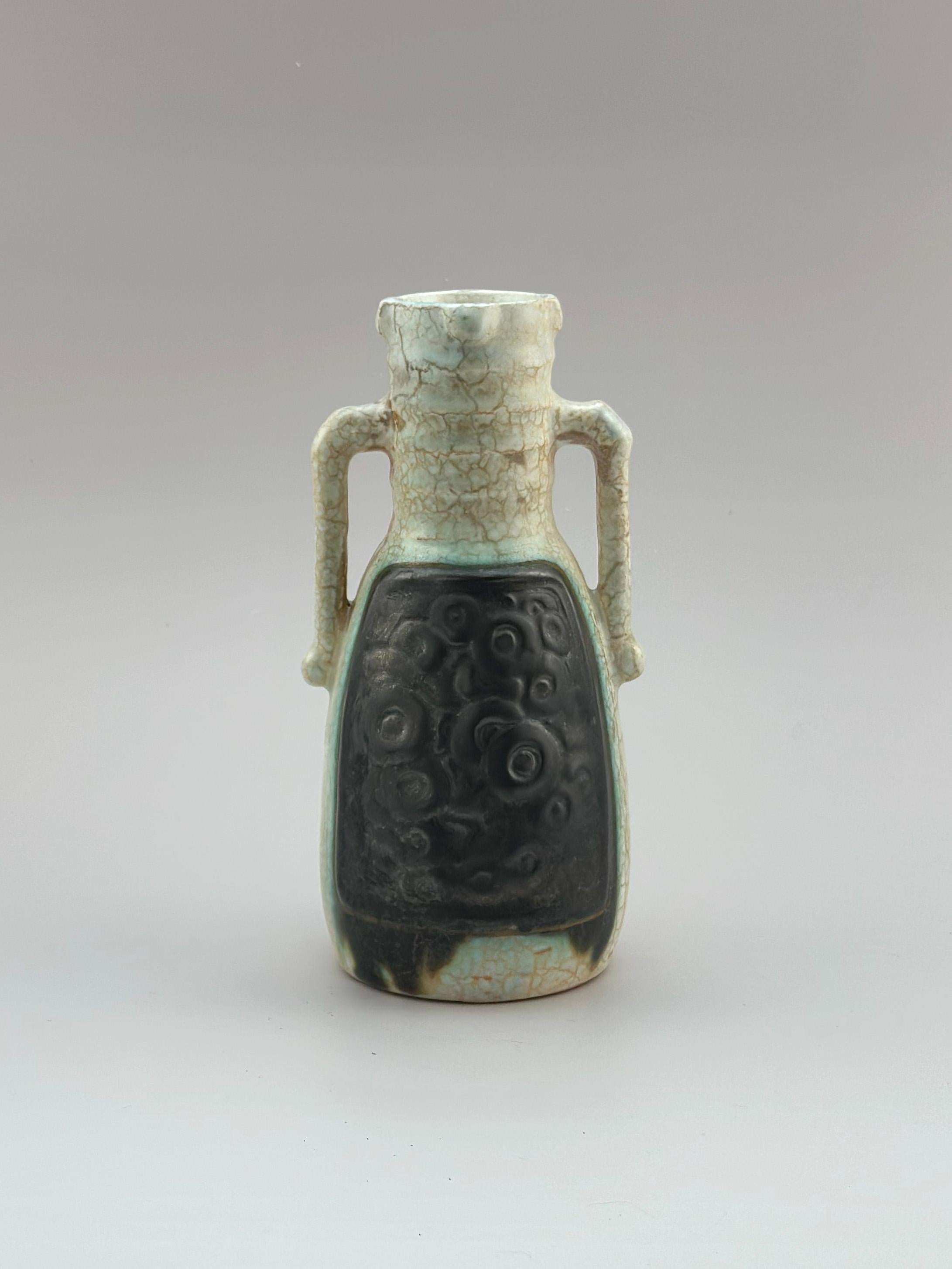 Art déco 1930s Czech Art Deco Ditmar Urn Vase en céramique Ditmar Urbach en vente