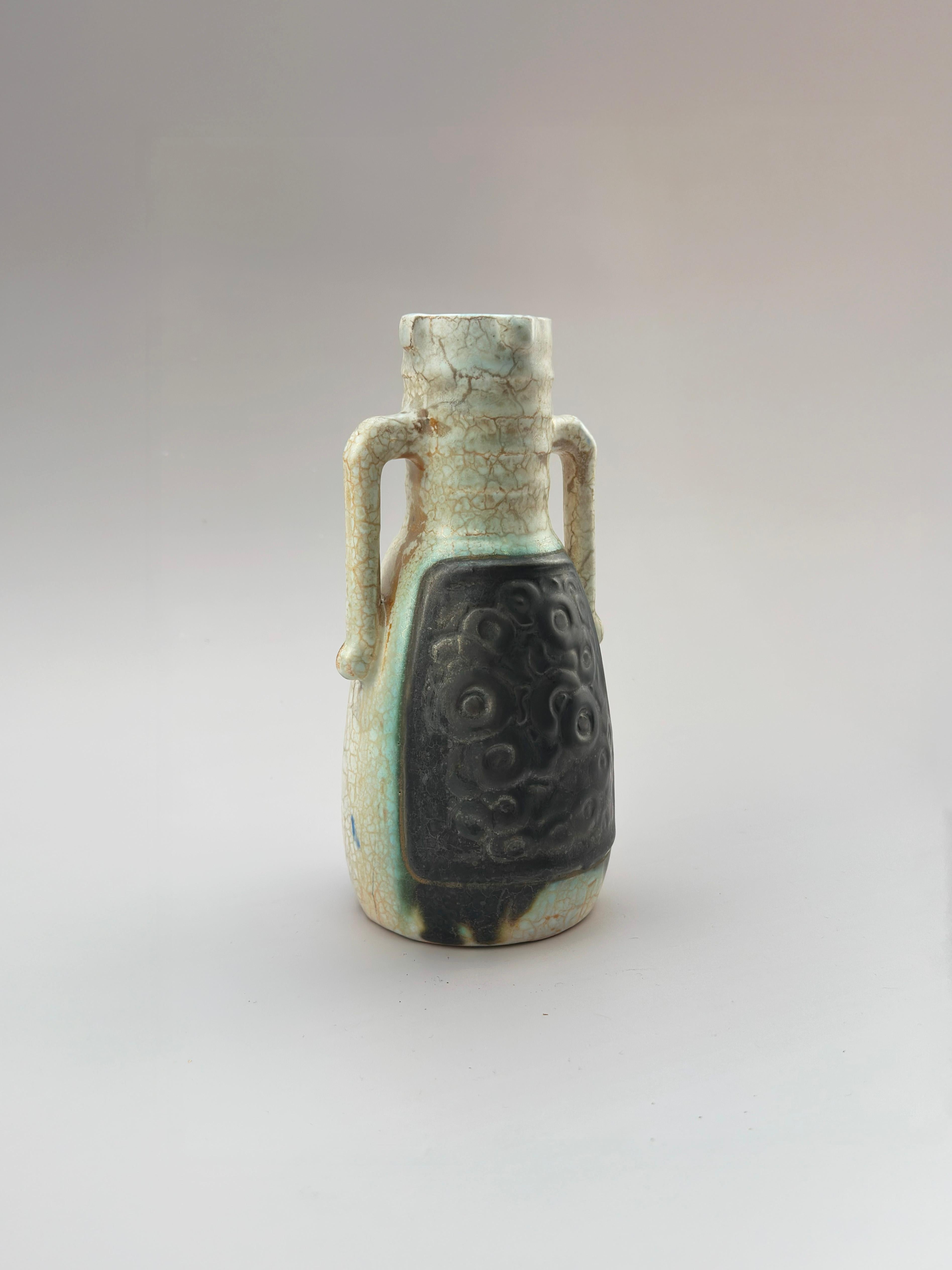 20ième siècle 1930s Czech Art Deco Ditmar Urn Vase en céramique Ditmar Urbach en vente