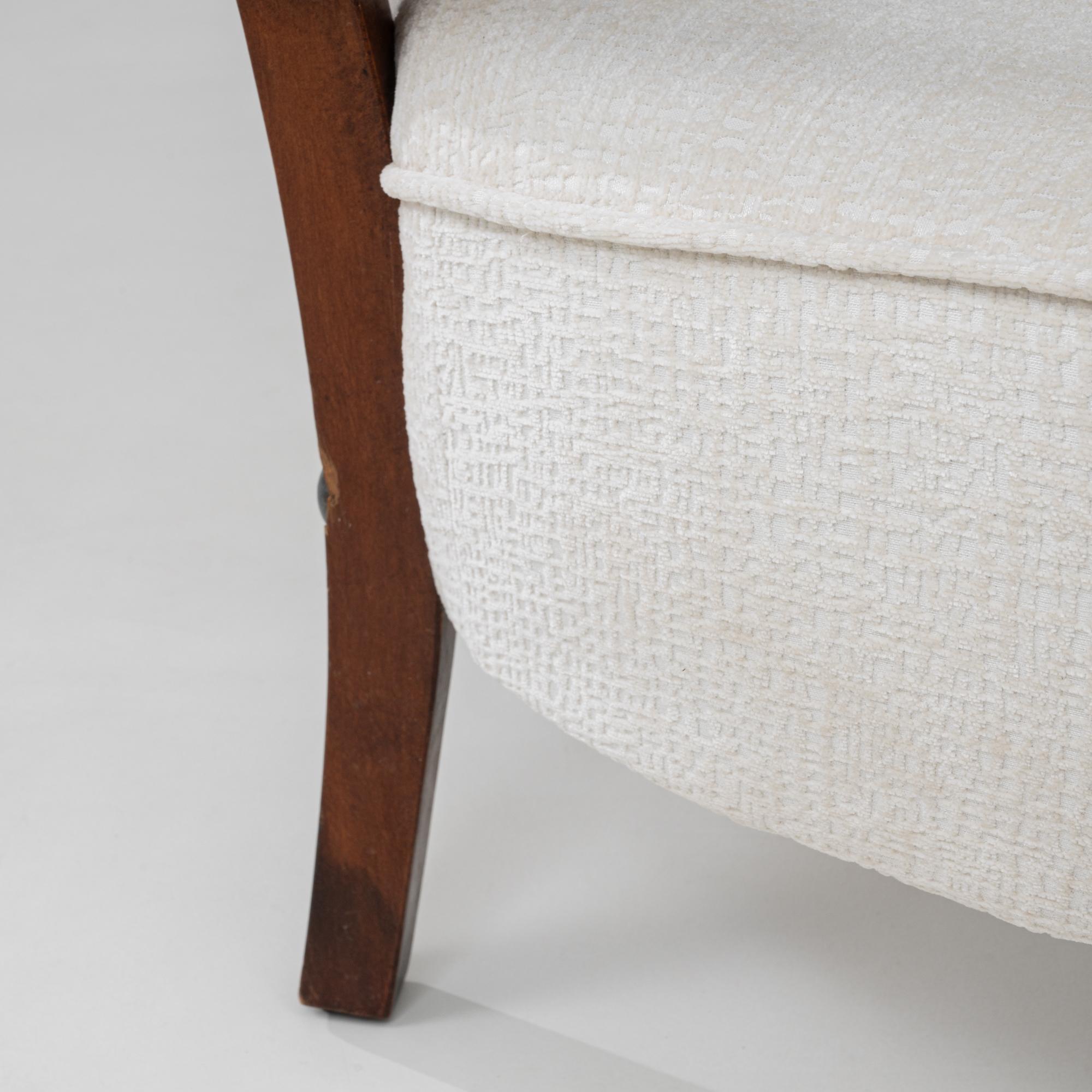1930s Czech Art Deco Upholstered Armchair With Round Pillow en venta 6