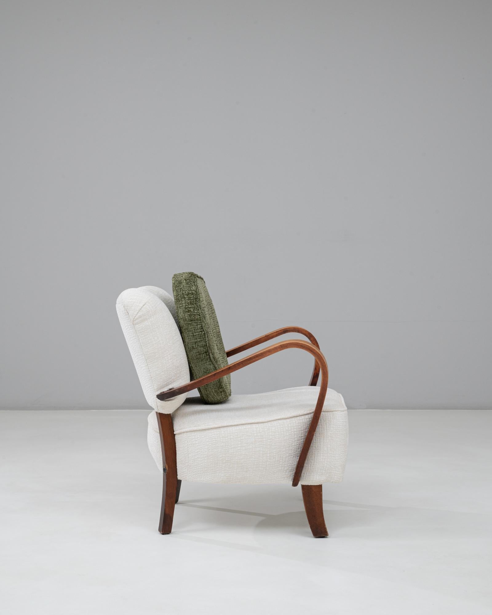 1930s Czech Art Deco Upholstered Armchair With Round Pillow Checo en venta