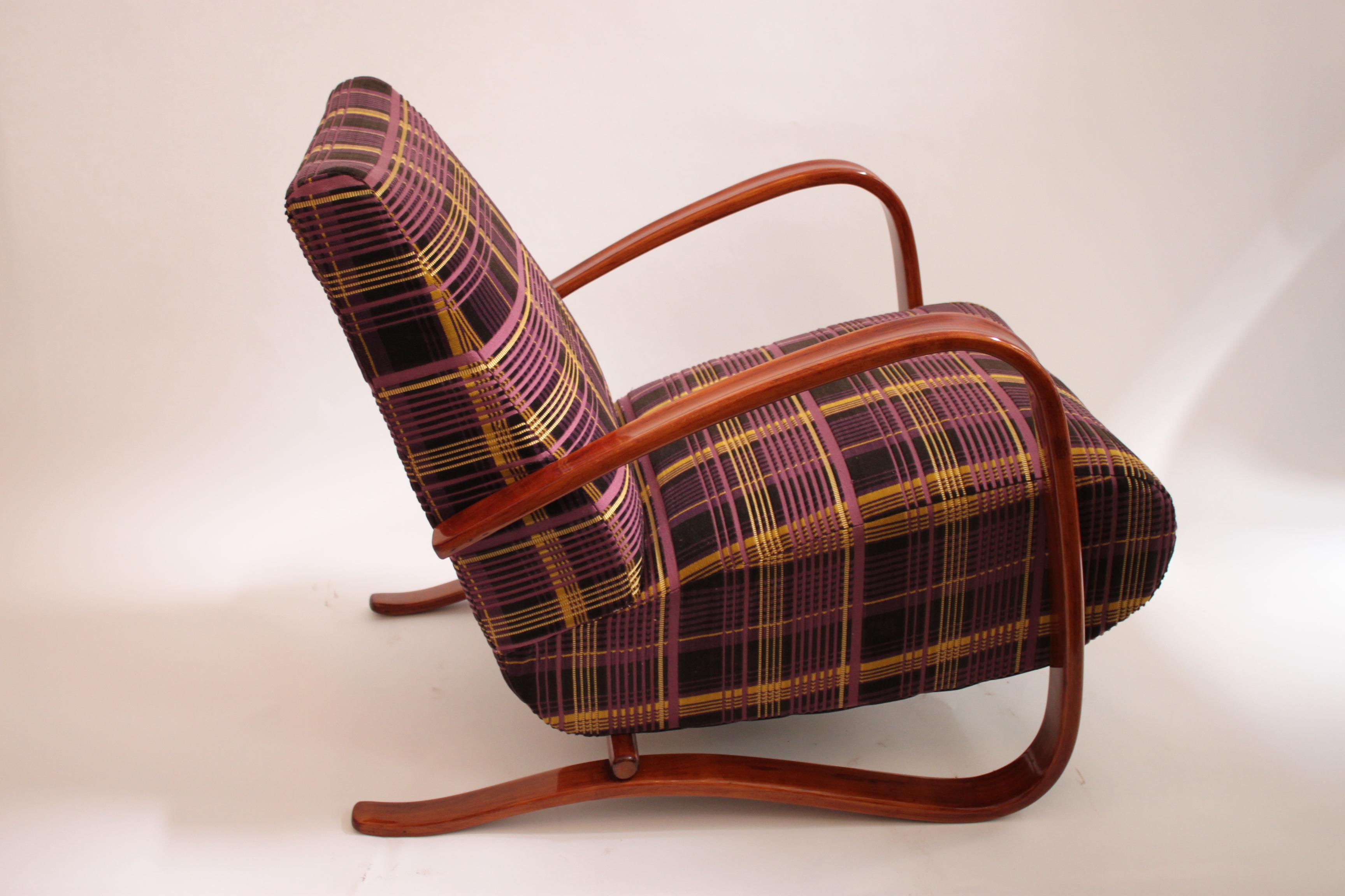 1930s Czech H-269 Halabala Armchair by UP Závody Brno In Good Condition For Sale In Vienna, Vienna
