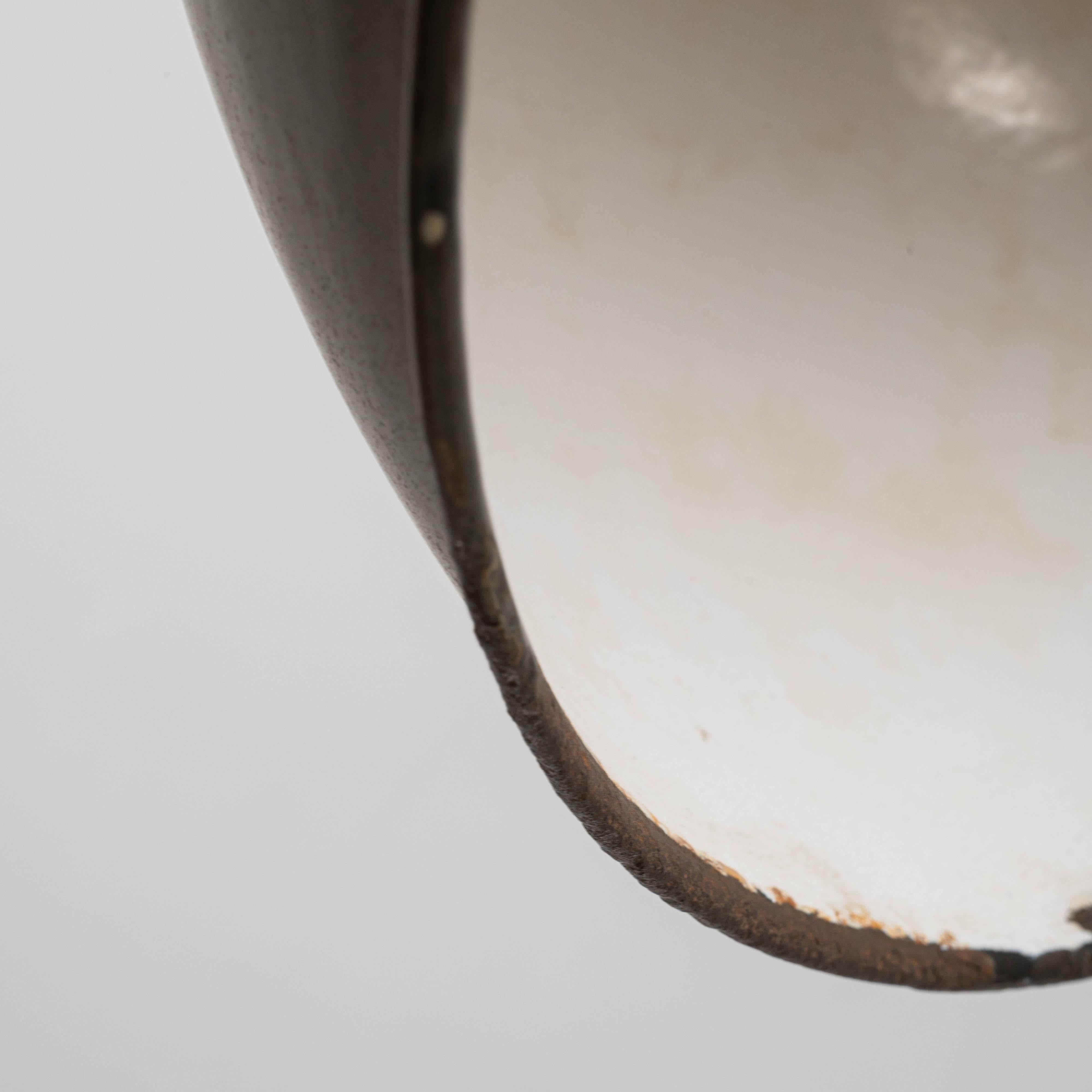 Lampada a sospensione angolare in metallo ceco del 1930 in vendita 10