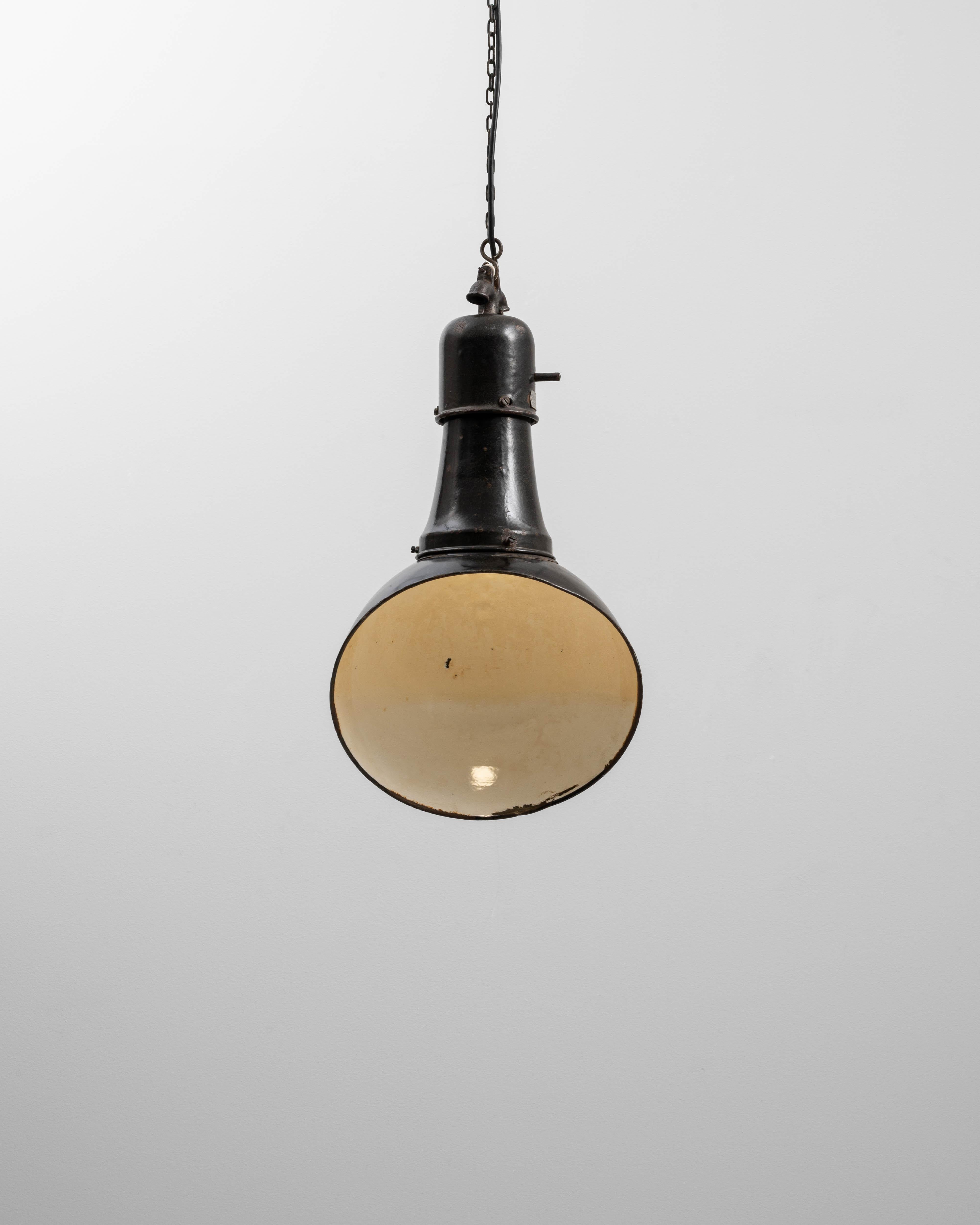 Metallo Lampada a sospensione angolare in metallo ceco del 1930 in vendita