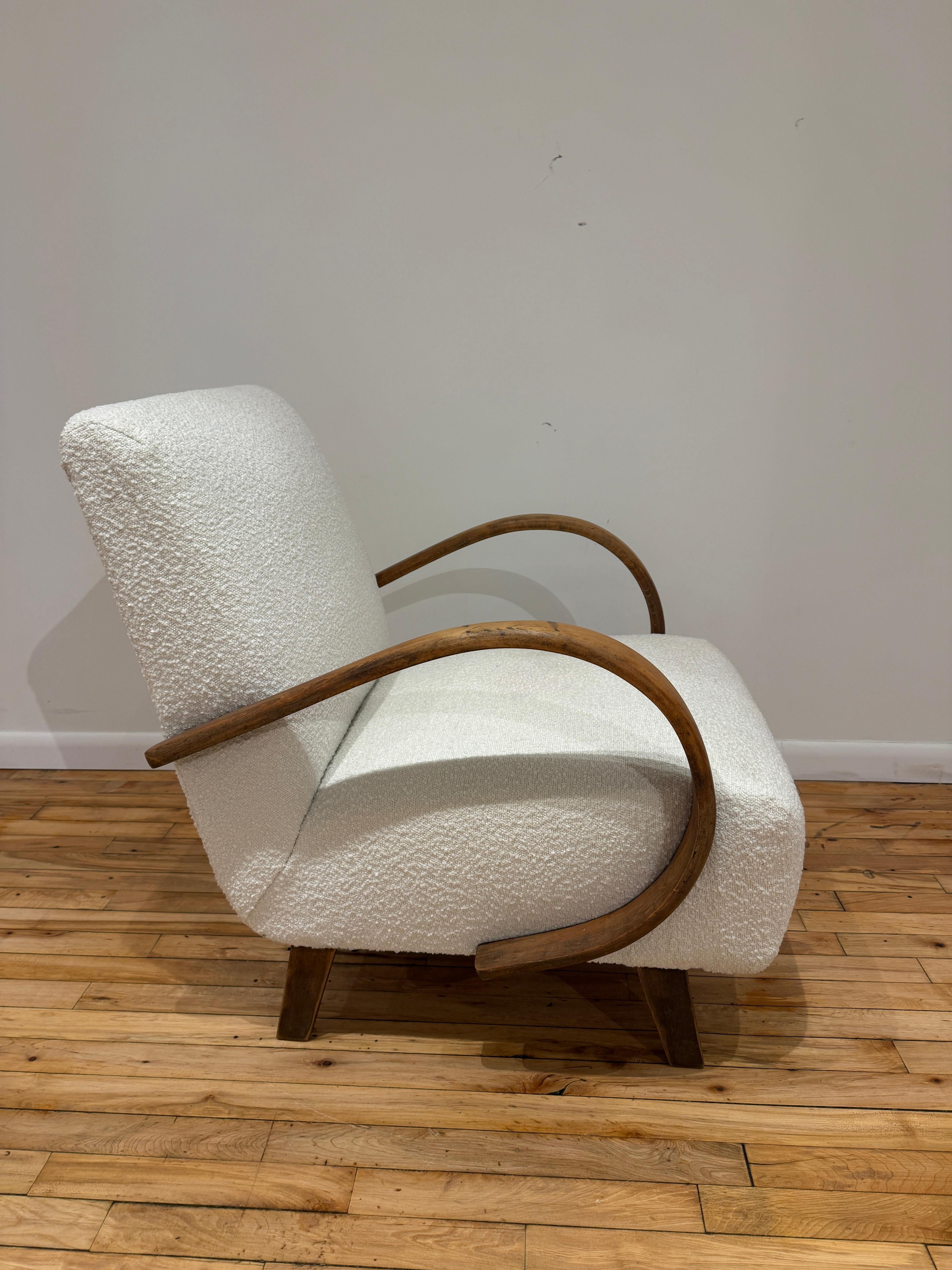 Sillón tapizado checo de los años 1930, por J. Halabala Tapicería en venta
