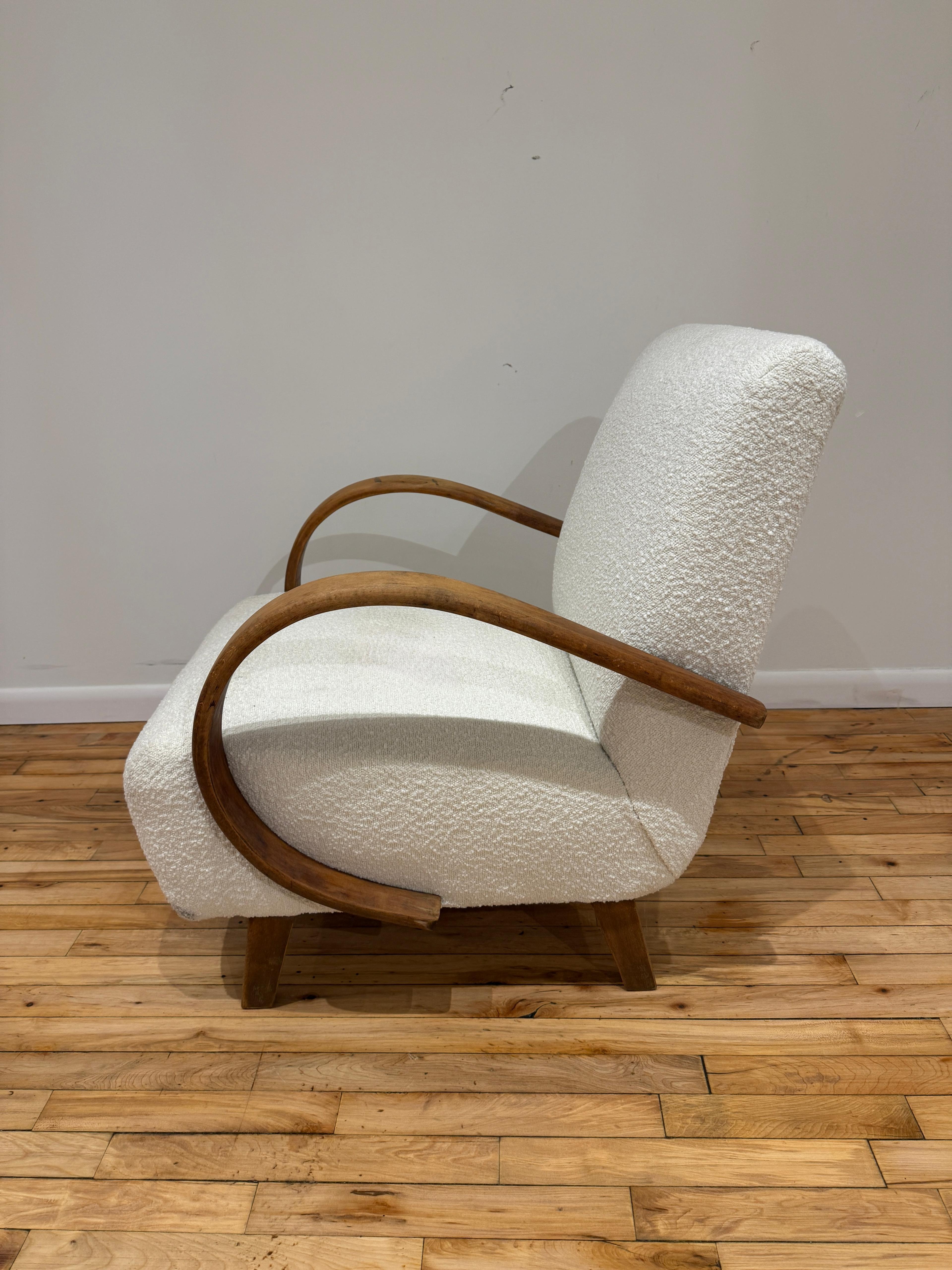 Sillón tapizado checo de los años 1930, por J. Halabala en venta 2