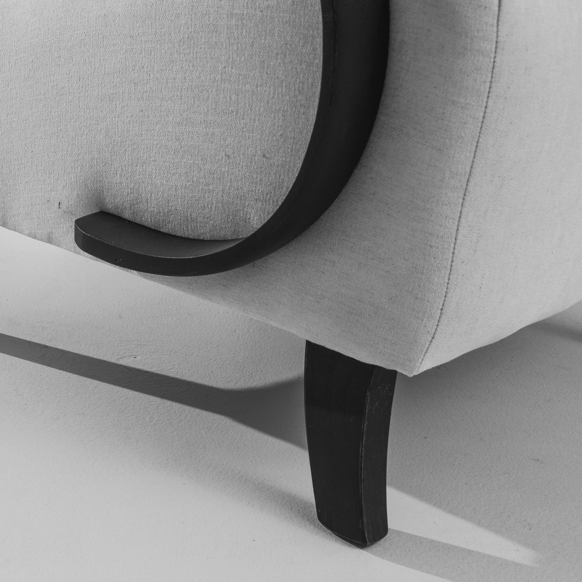 20ième siècle Paire de fauteuils tapissés tchèques des années 1930 par J. Halabala en vente
