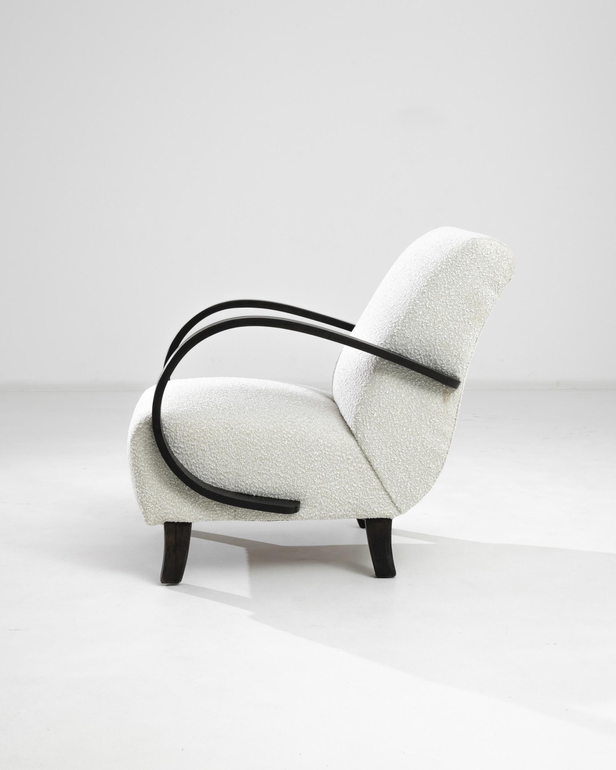 Tchèque Fauteuil en bois tchèque des années 1930 par J. Halabala en vente