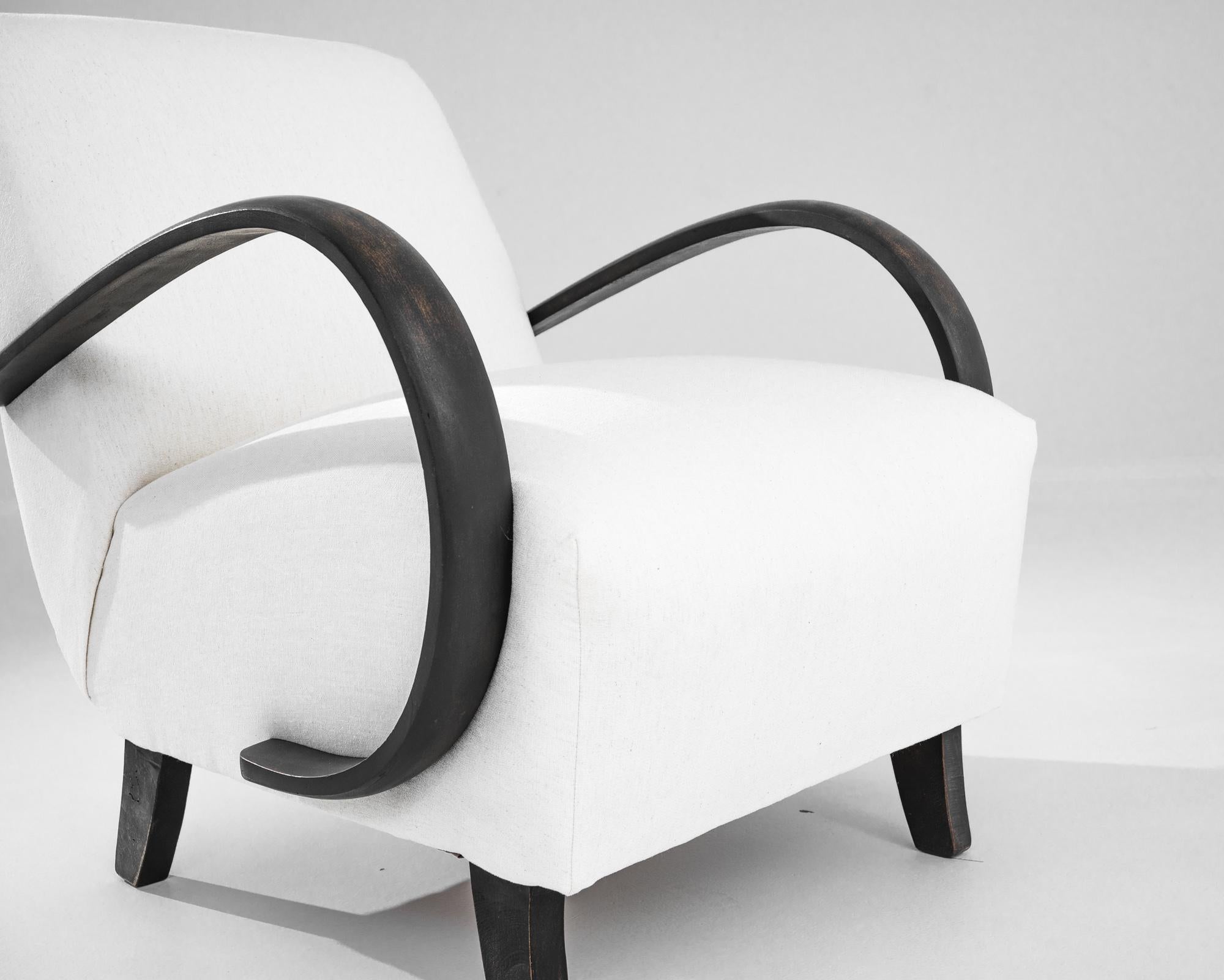 Tchèque Fauteuil en bois tchèque des années 1930 par J. Halabala en vente