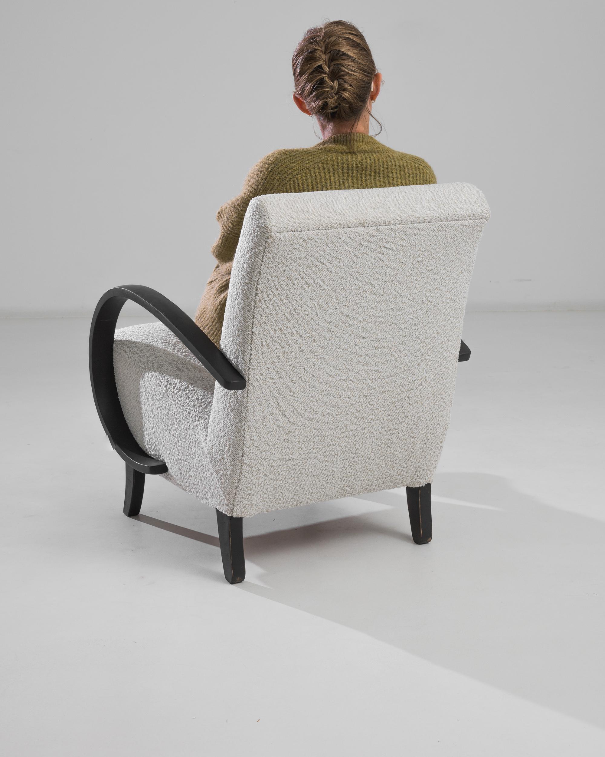 Tchèque Fauteuil en bois tchèque des années 1930 par J. Halabala en vente