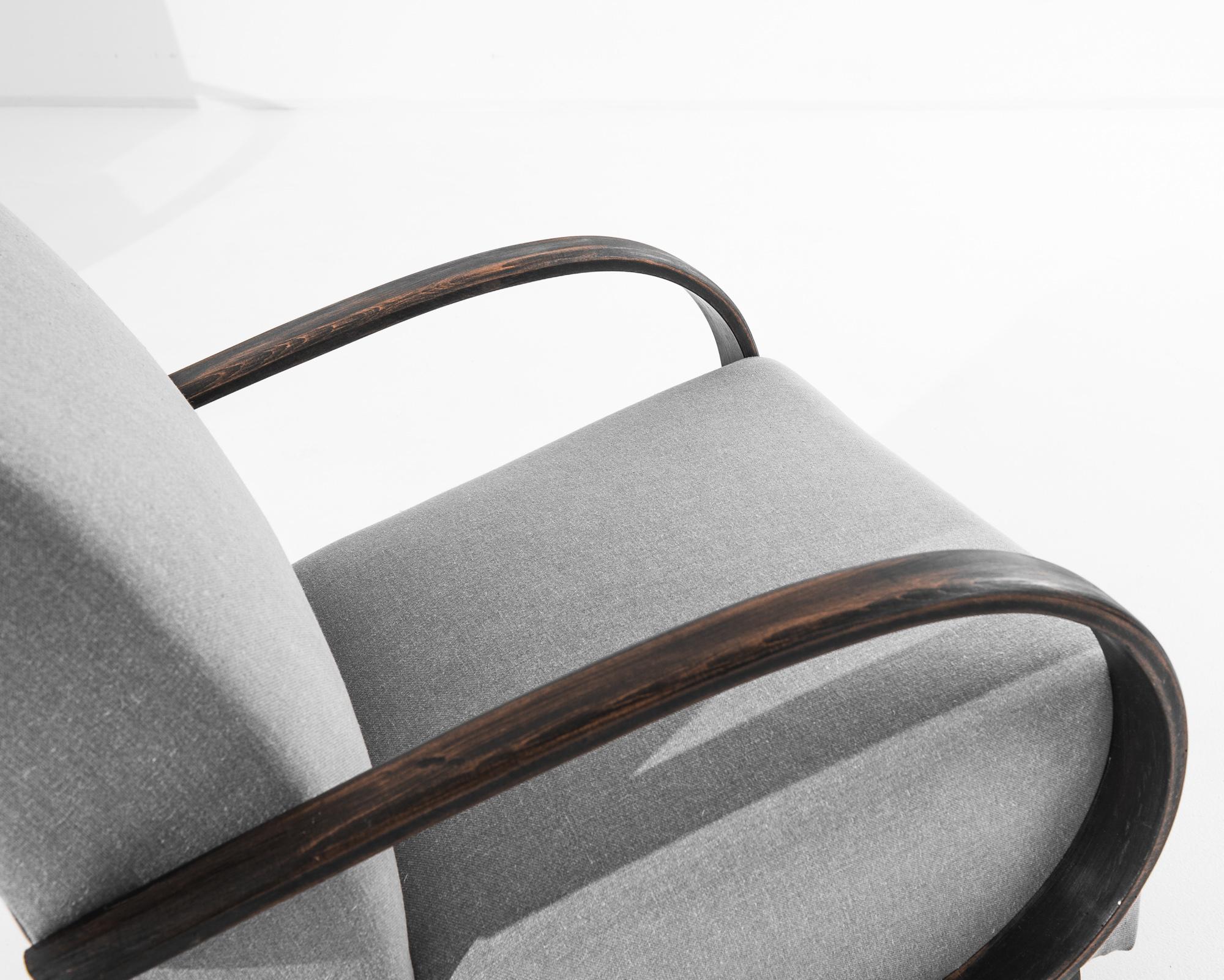 Tchèque Paire de fauteuils en bois tchèques des années 1930 par J. Halabala en vente