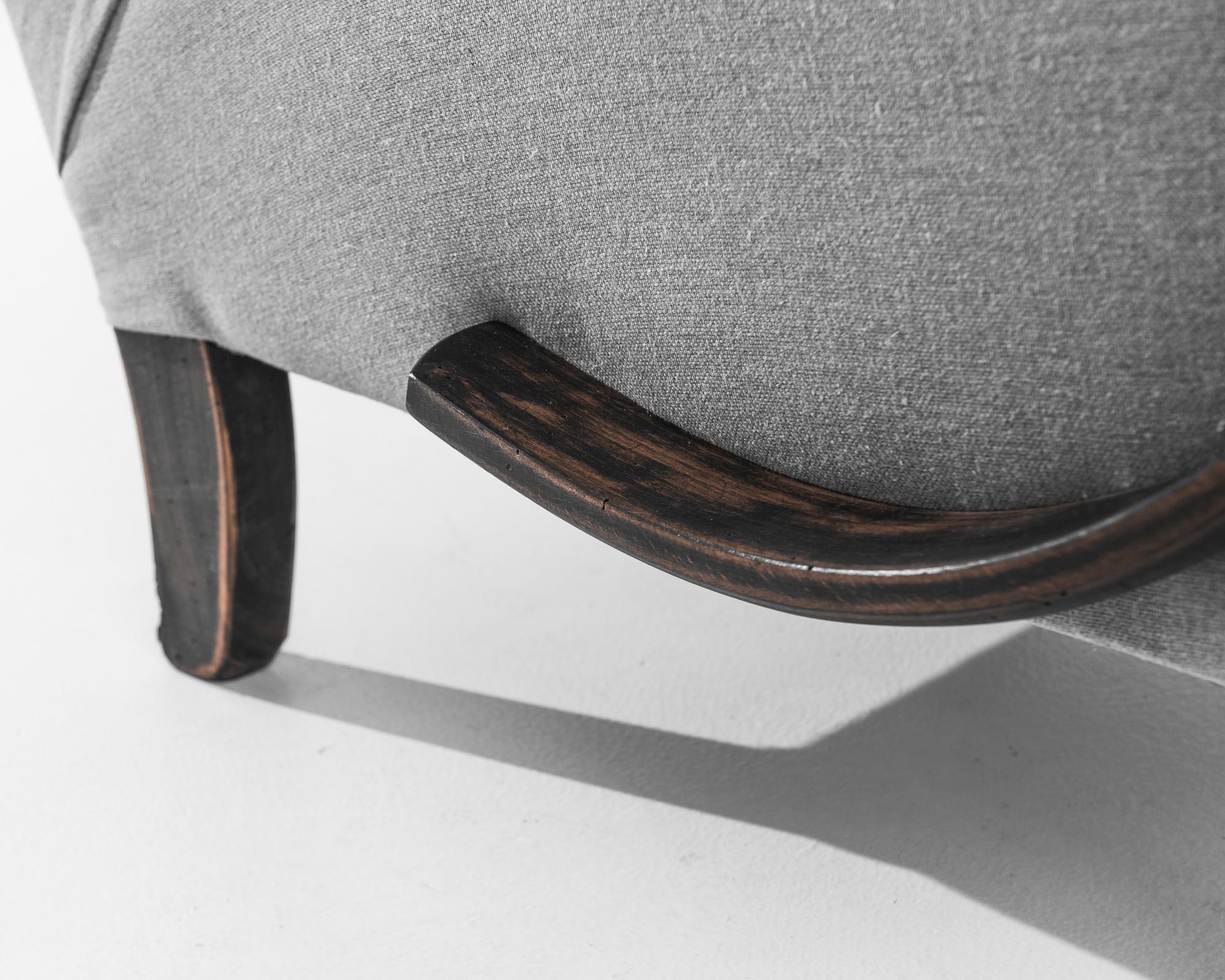 Tissu d'ameublement Paire de fauteuils en bois tchèques des années 1930 par J. Halabala en vente