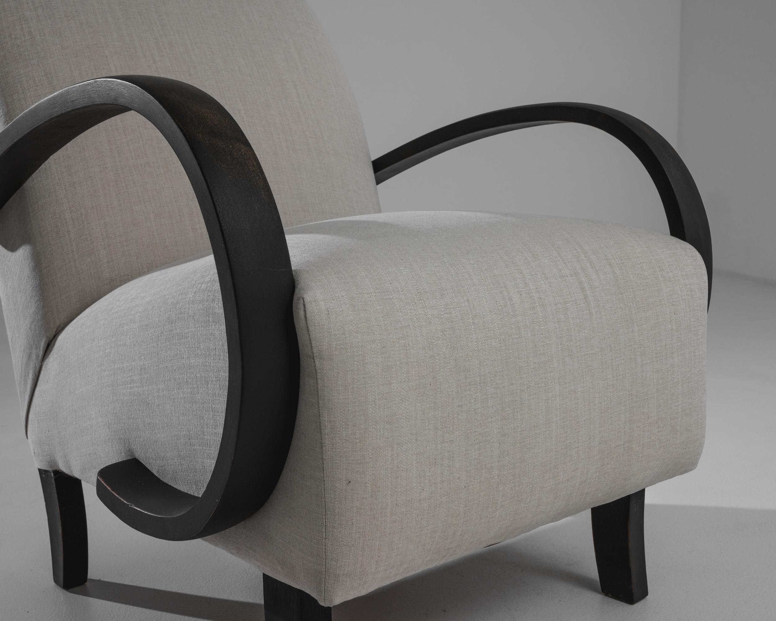 Sillón checo de madera tapizado de los años 30, por J. Halabala Checo en venta