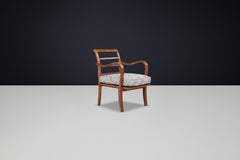 Tschechoslowakischer Art-Déco-Sessel aus den 1930er Jahren mit geblümter Original-Polsterung.