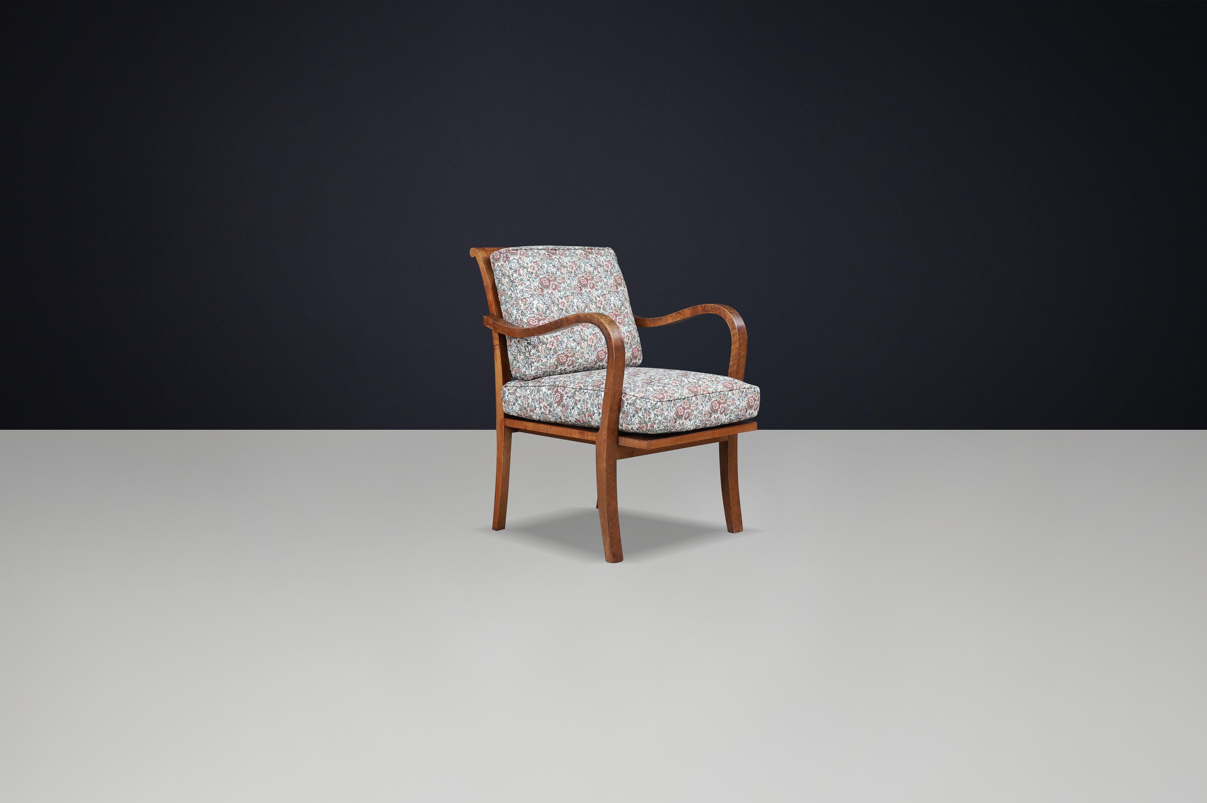 Sillón Art Decó checoslovaco de los años 30 con tapicería floral original. Tapicería en venta