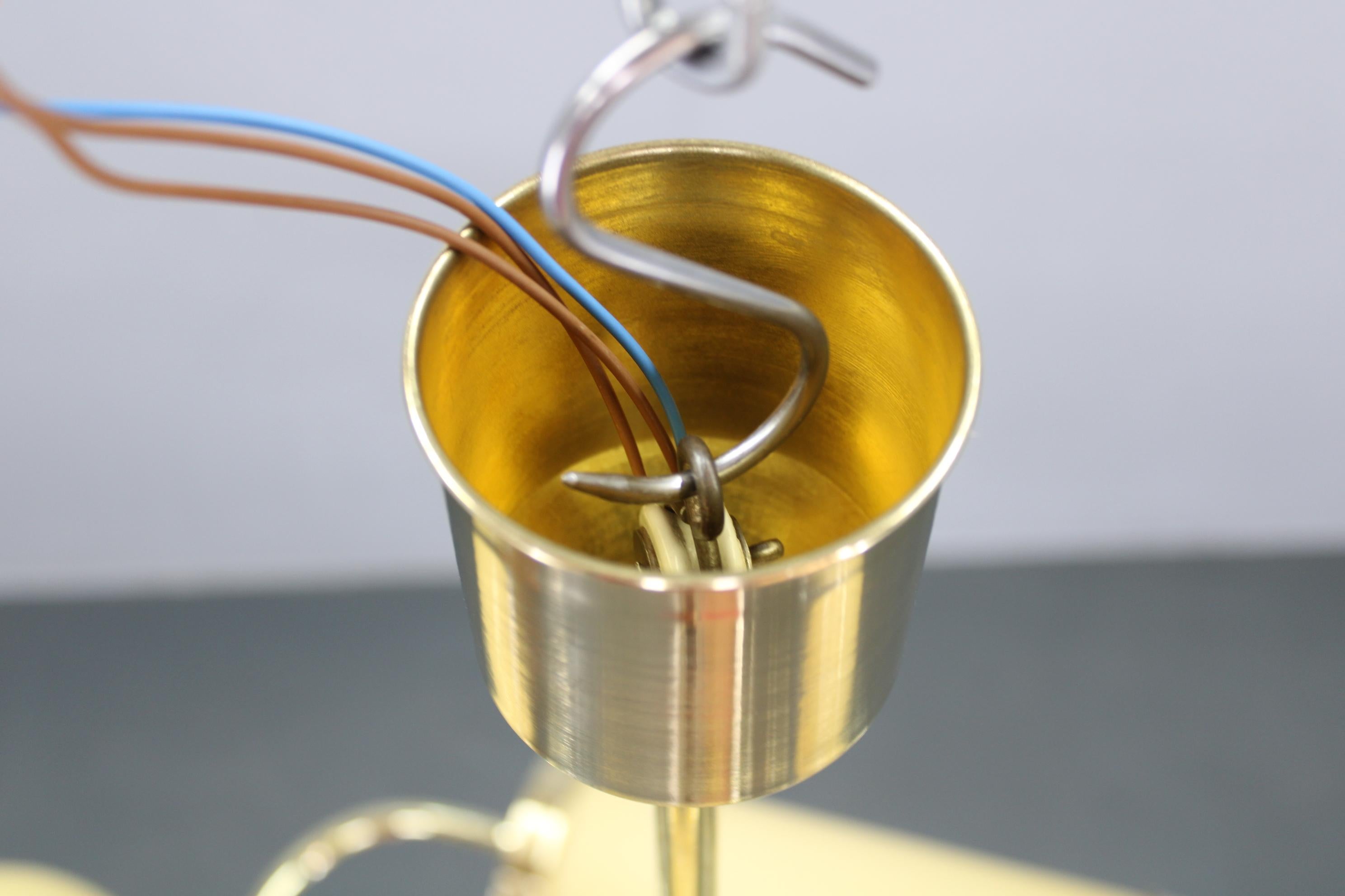 1930s Czechoslovak Art Deco Brass Chandelier with Globe and Opaline Shades in vendita 6