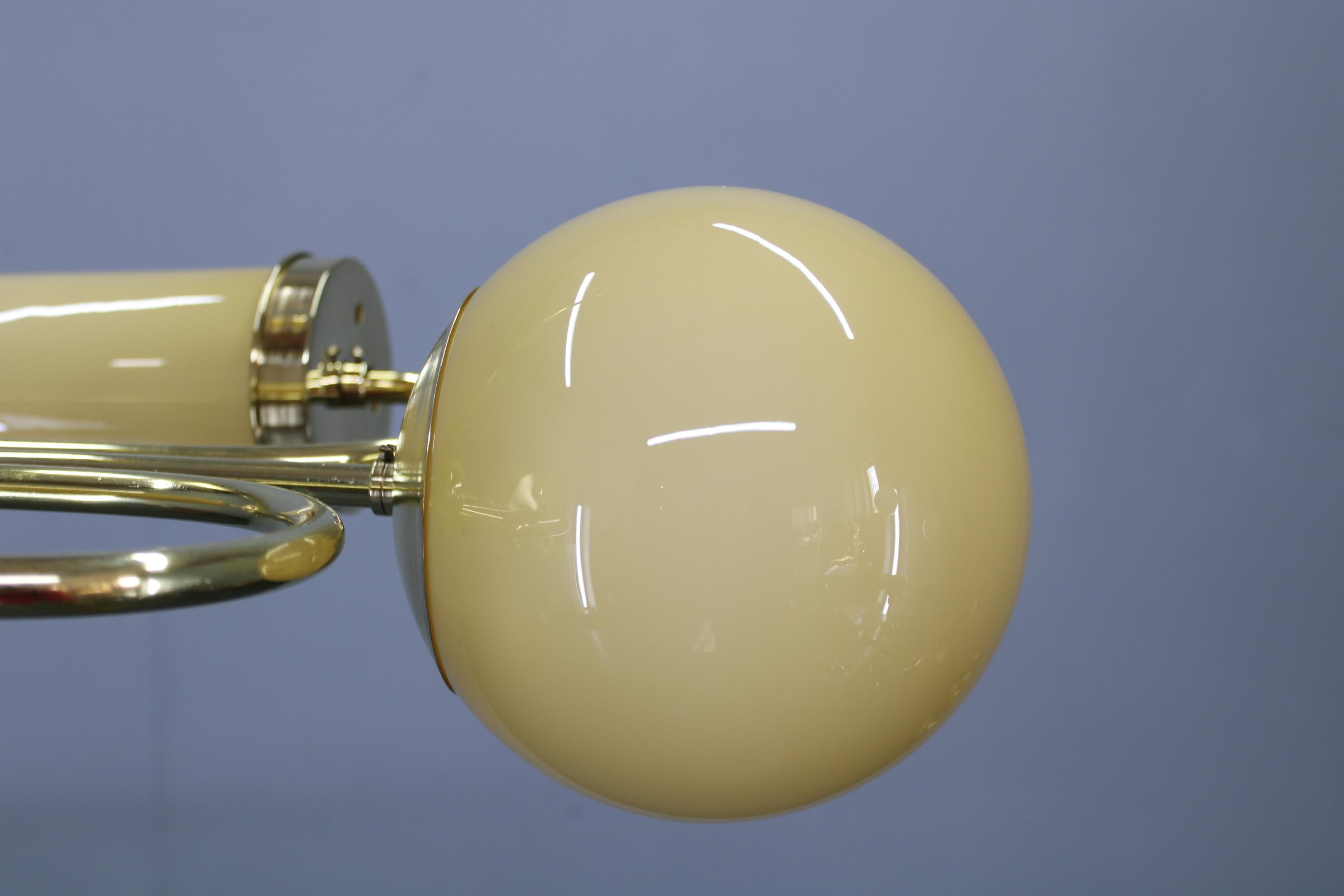 1930s Czechoslovak Art Deco Brass Chandelier with Globe and Opaline Shades in vendita 1