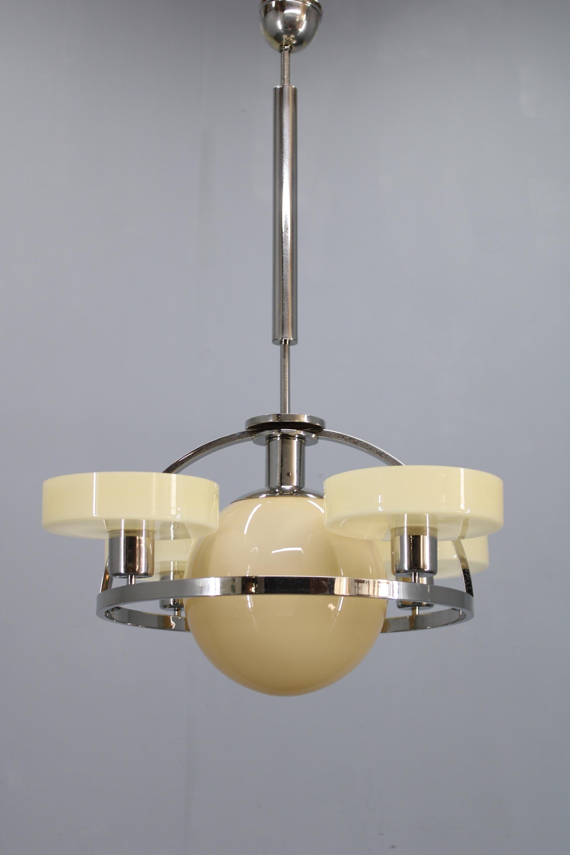 Art Déco 1930s Czechoslovak Art Deco Chrome Chandelier with Five Opaline Beige–Cream Glas in vendita