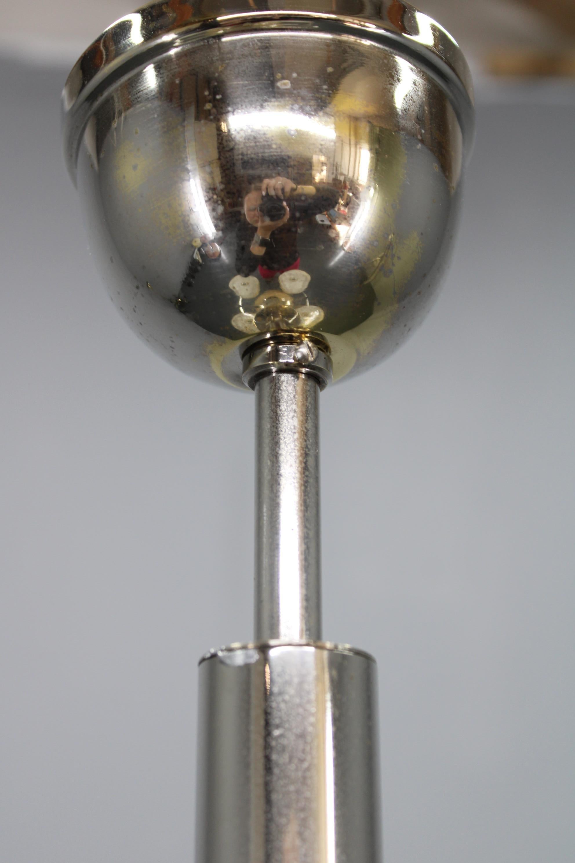 1930s Czechoslovak Art Deco Chrome Chandelier with Five Opaline Beige–Cream Glas in vendita 1